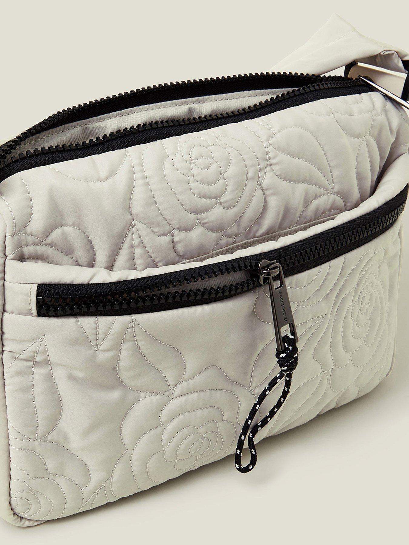 accessorize-nylon-camera-bag-creamoutfit