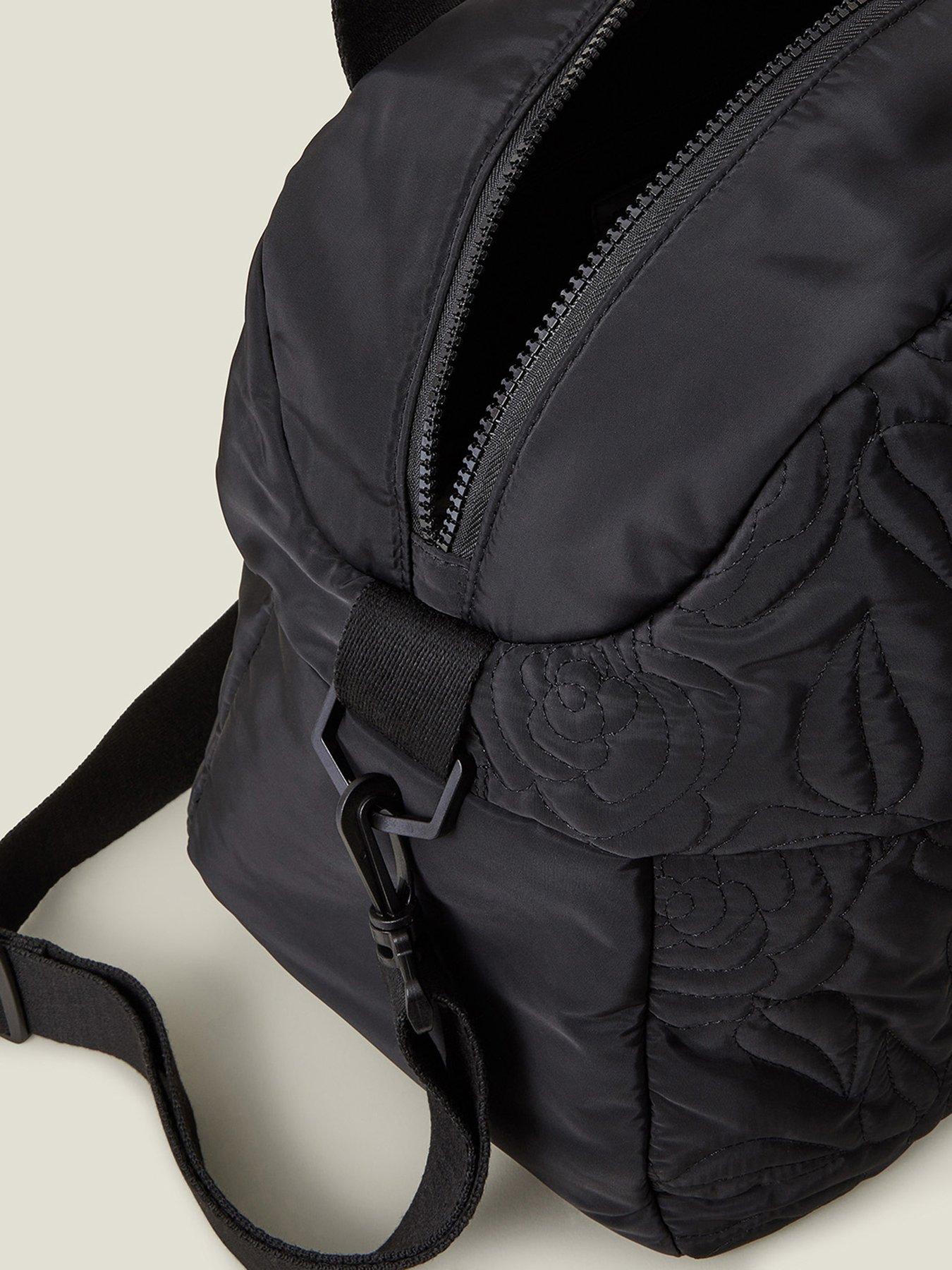 accessorize-nylon-quilted-travel-bag-blackdetail