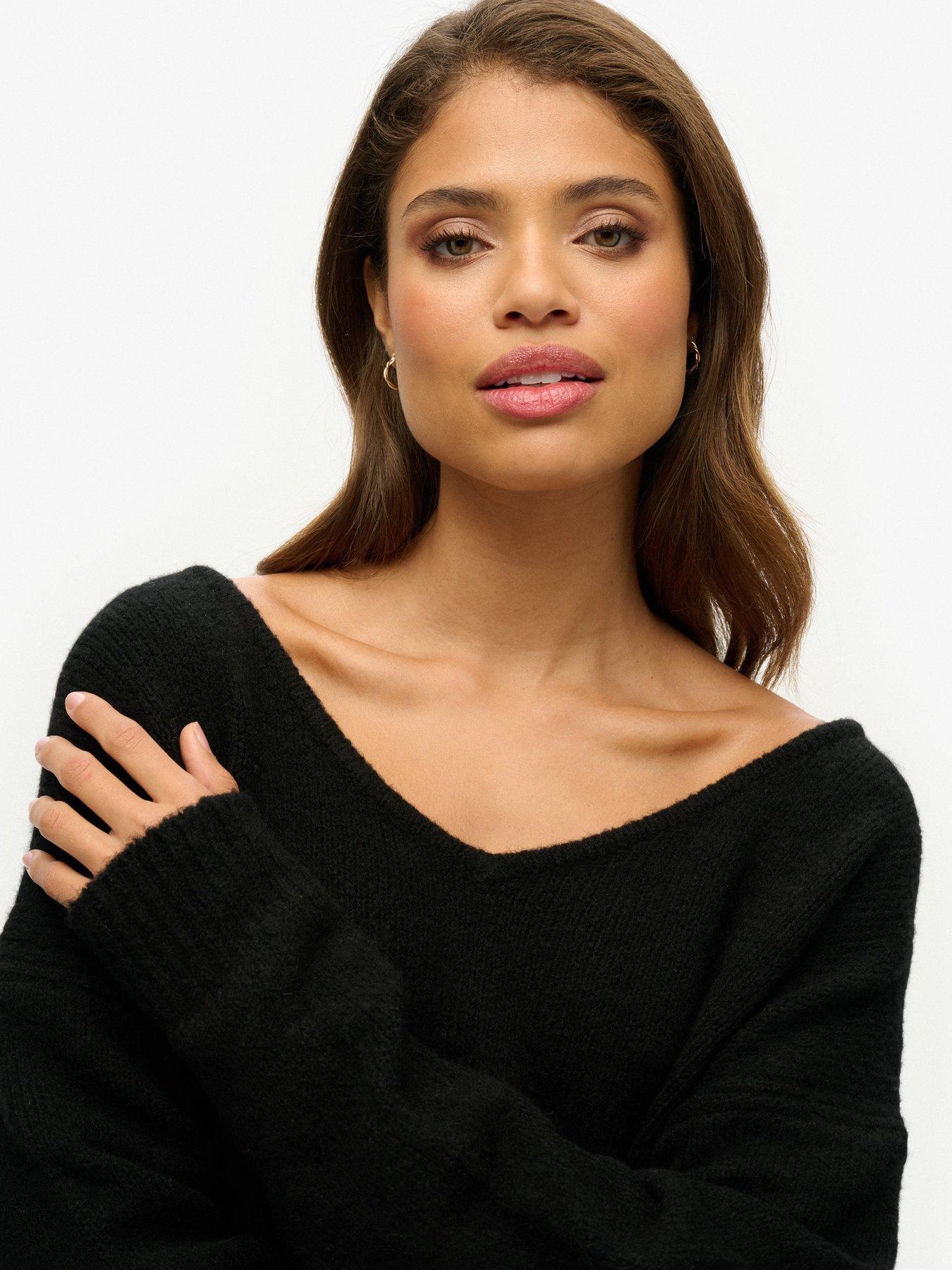 superdry-oversized-v-neck-jumper-blackoutfit