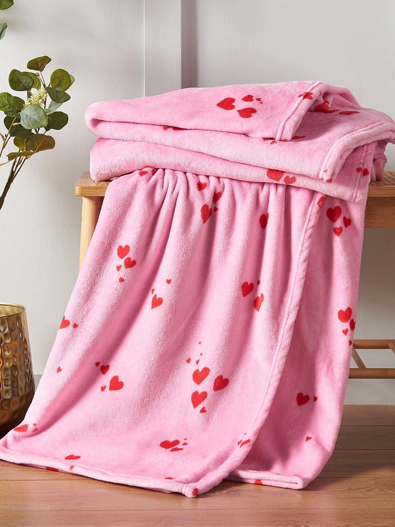 catherine-lansfield-heart-throw
