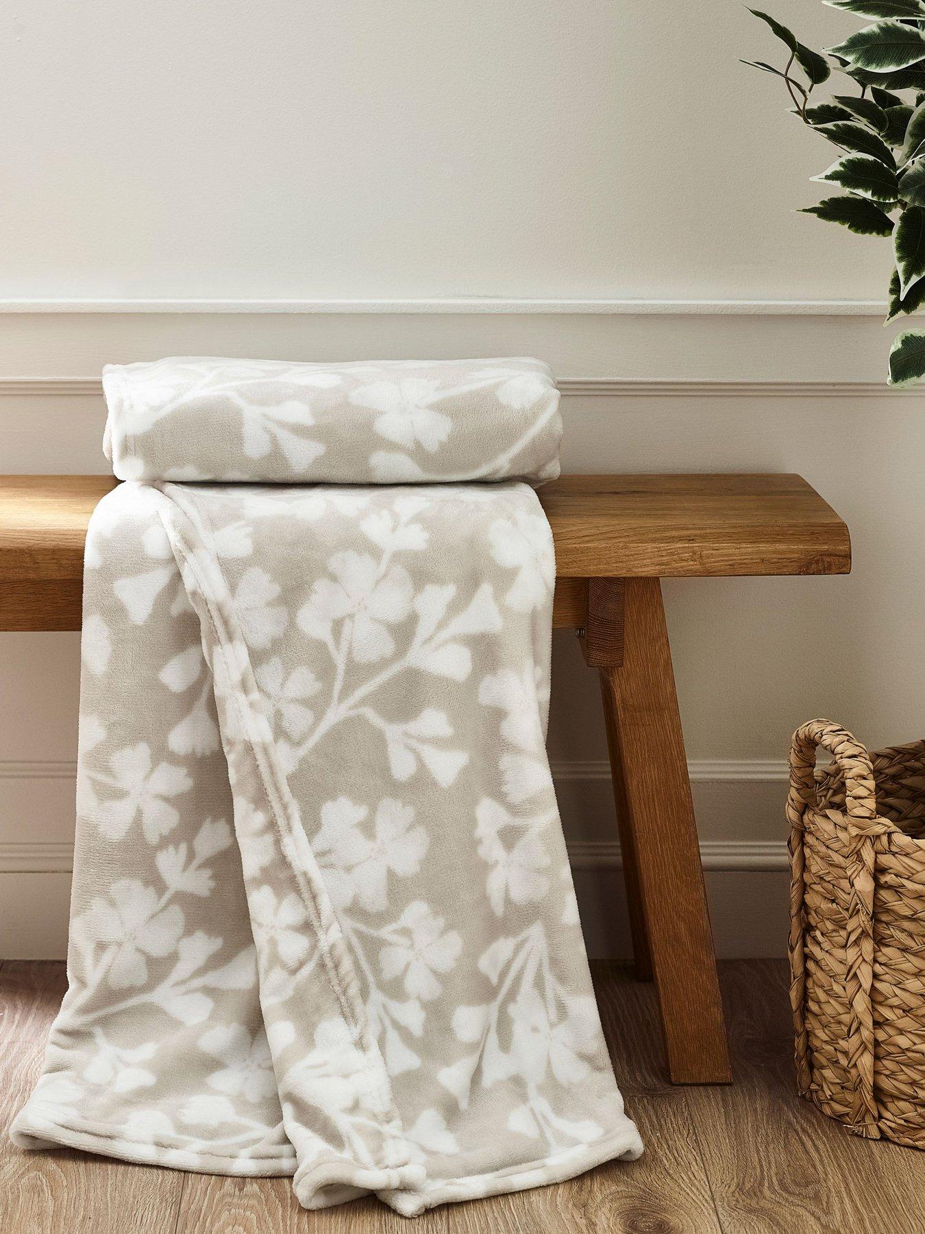 catherine-lansfield-brooke-floral-throw