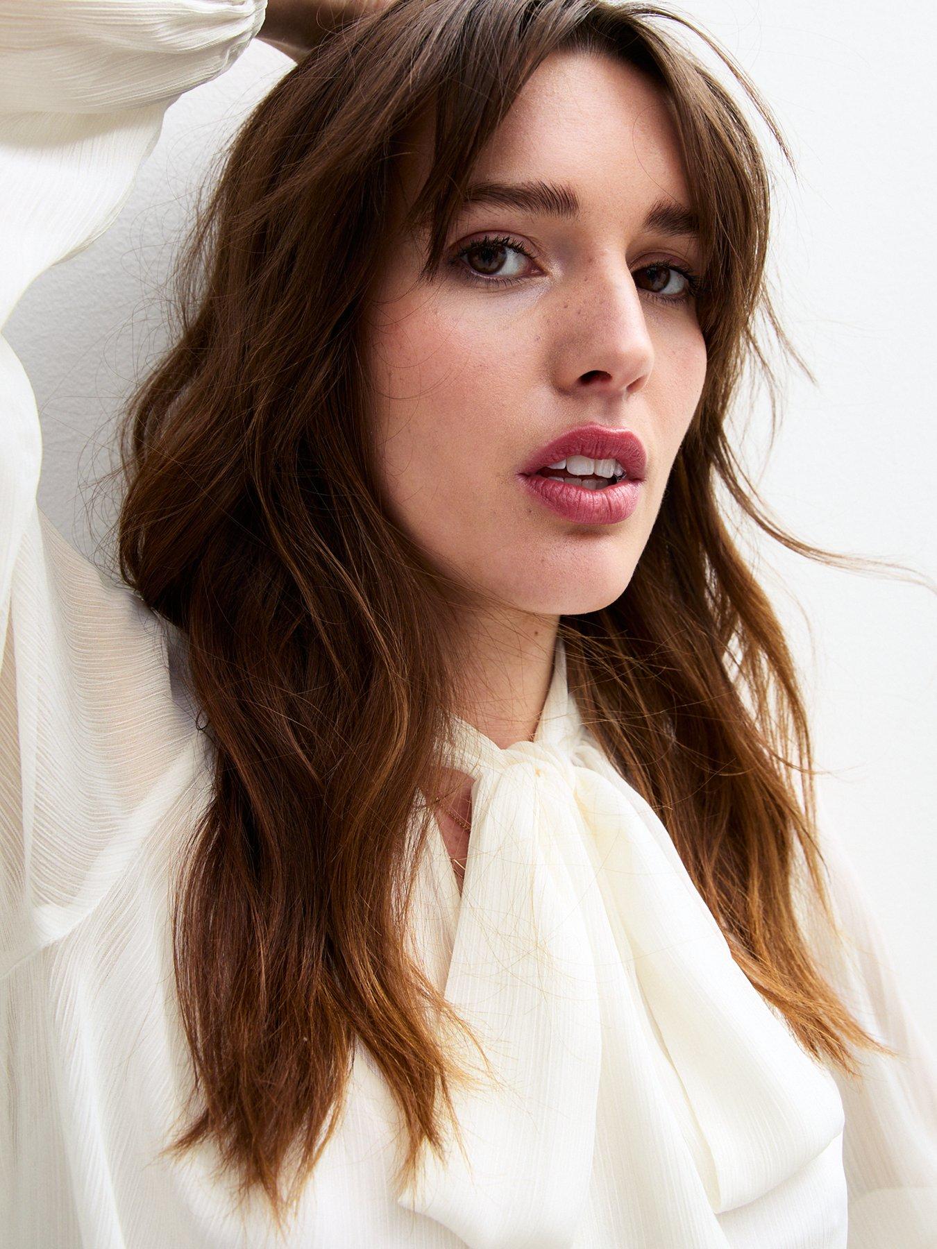 Image 4 of 5 of New Look Crinkled Pussybow Blouse - White
