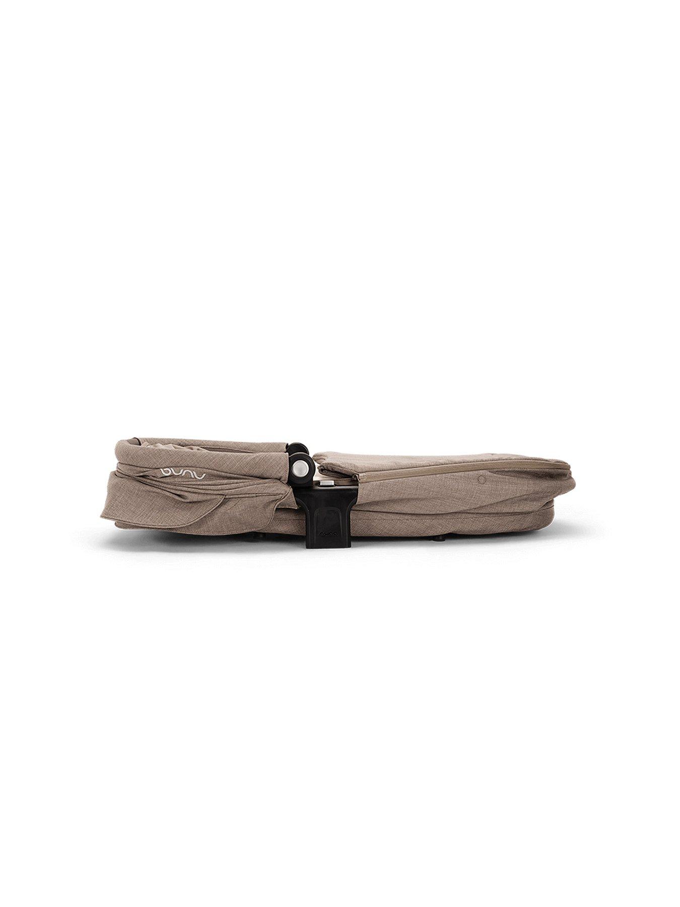 nuna-triv-next-arra-flex-base-curv-bundle-cedardetail