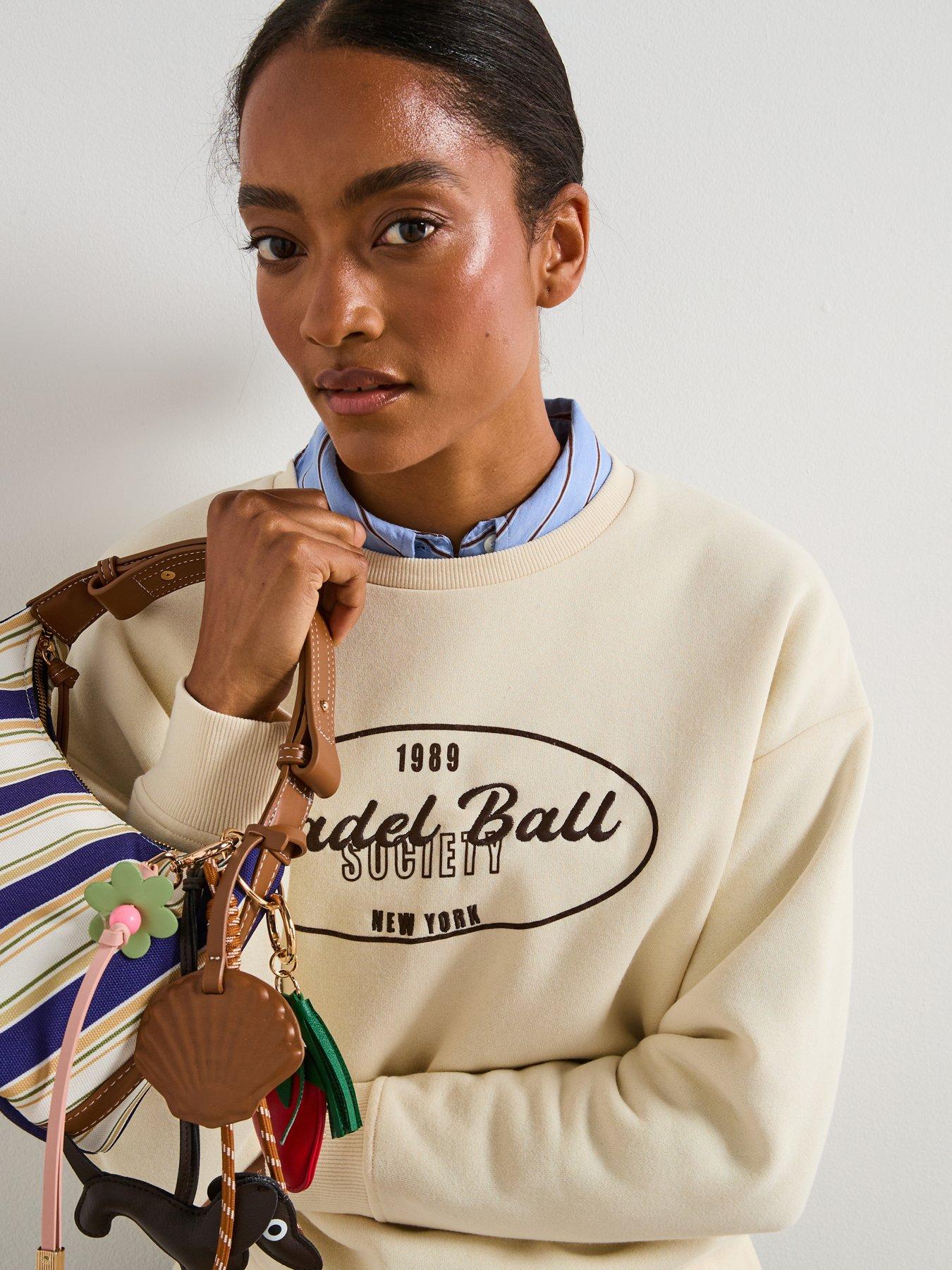 Image 4 of 6 of V by Very Basic Fashion Graphic Sweatshirt - Cream