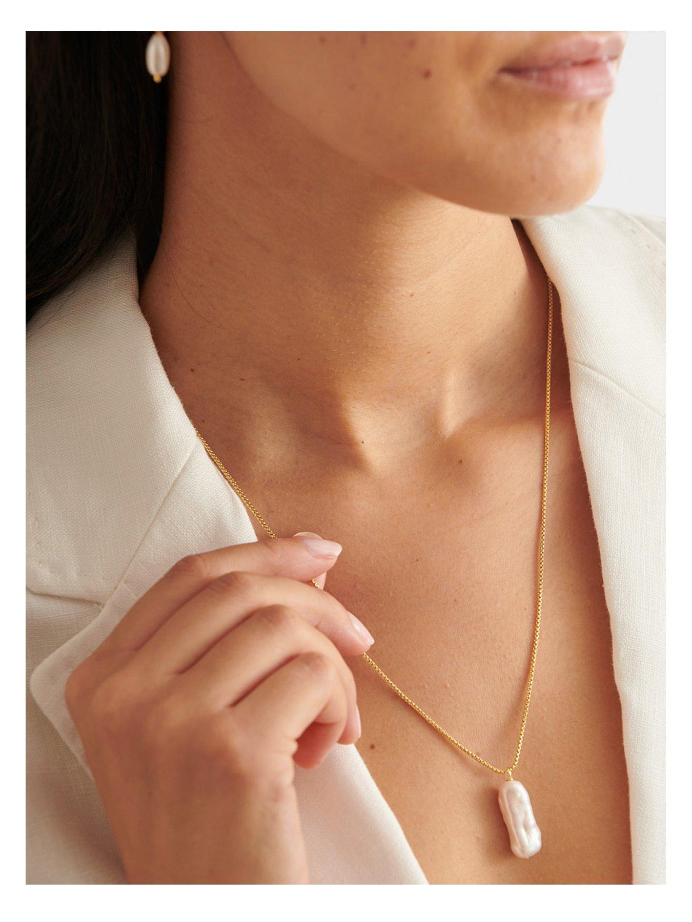 katie-loxton-pearl-lustre-lariat-waterproof-gold-necklace