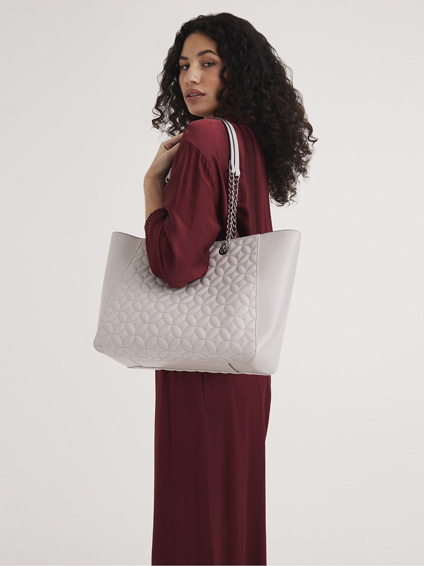 fiorelli-camillie-chain-shopper-tote-stone-quiltstillFront