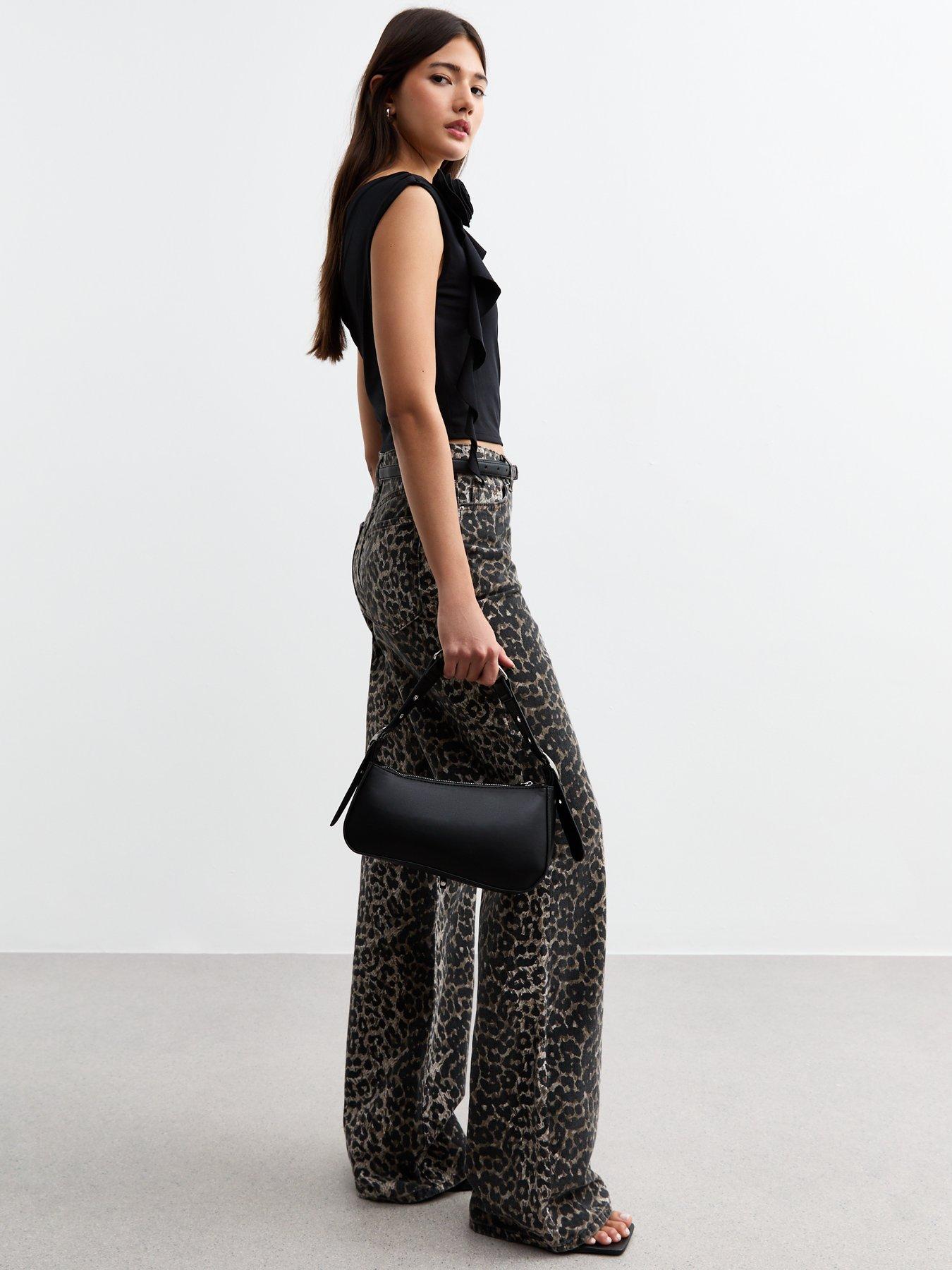 Image 3 of 4 of New Look Off The Shoulder Cropped Top - Black
