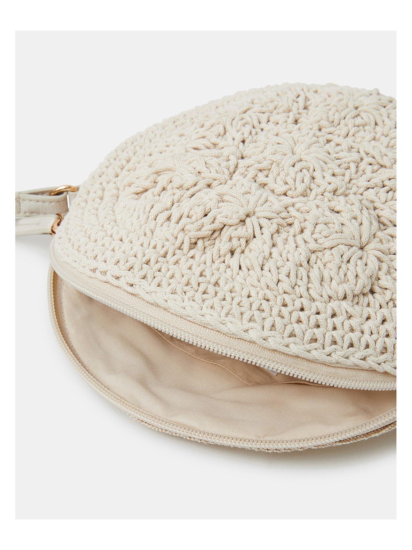 accessorize-mila-macrame-circle-creamdetail