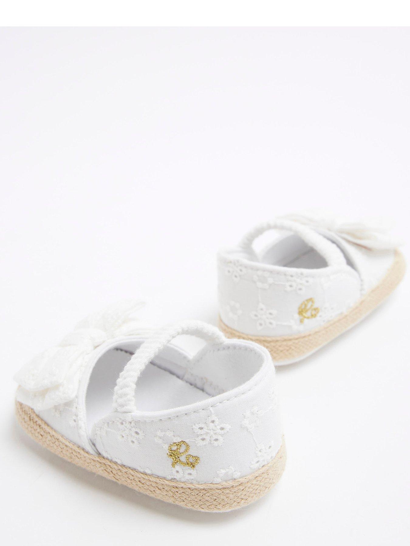 Image 4 of 5 of River Island Baby Baby Girls Broderie Bow Sandals - Cream
