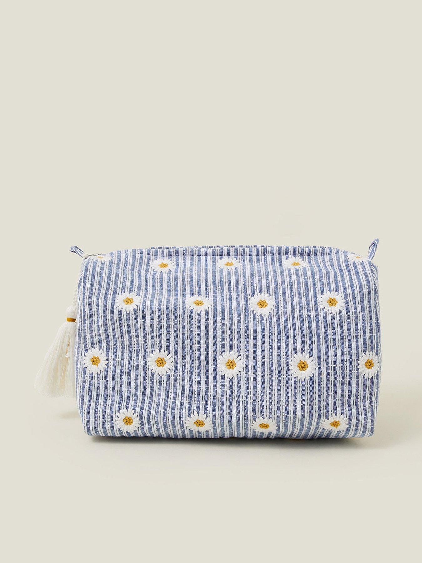 accessorize-large-daisy-wash-bag-blue