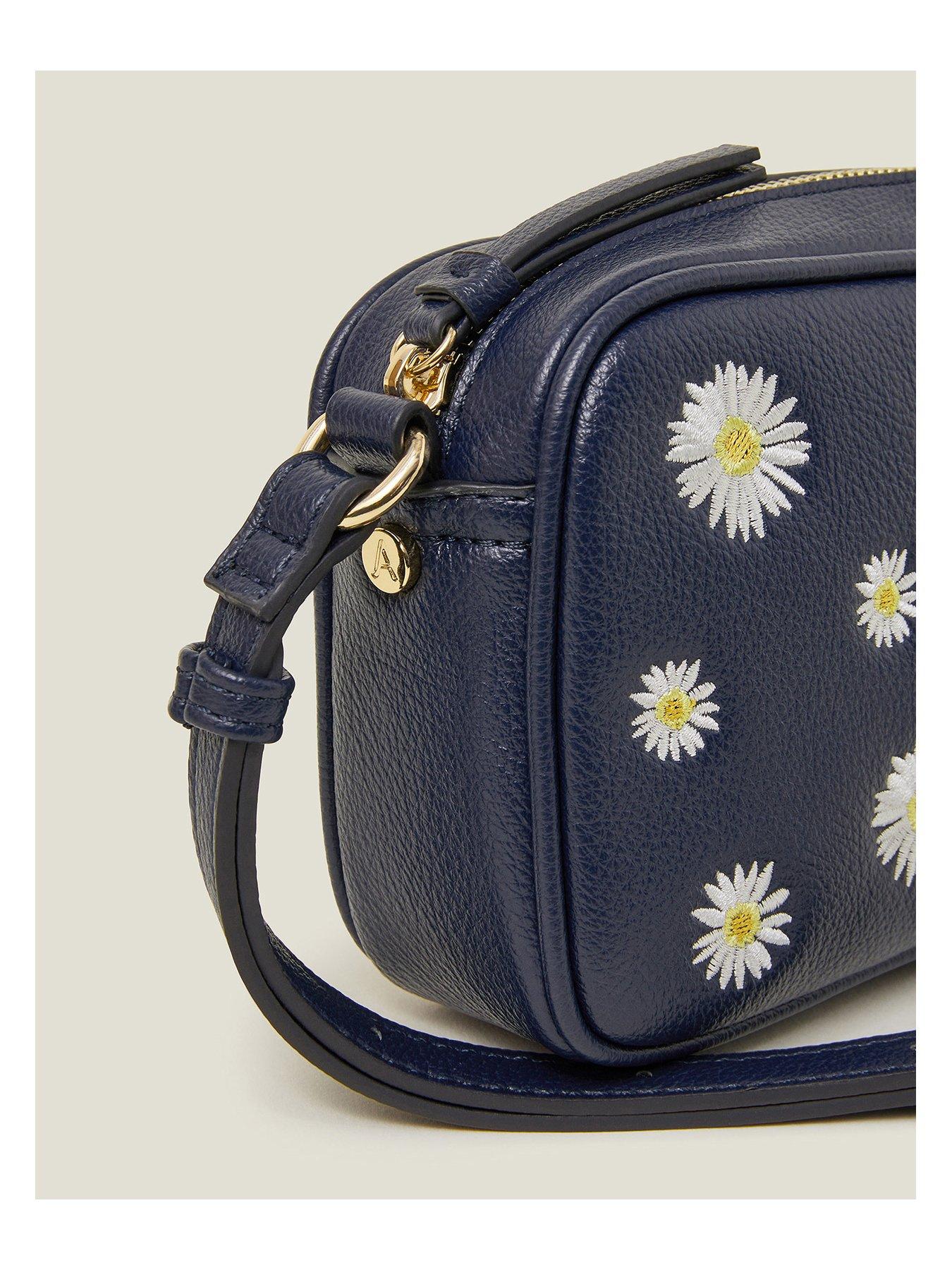 accessorize-daisy-cross-body-navyoutfit