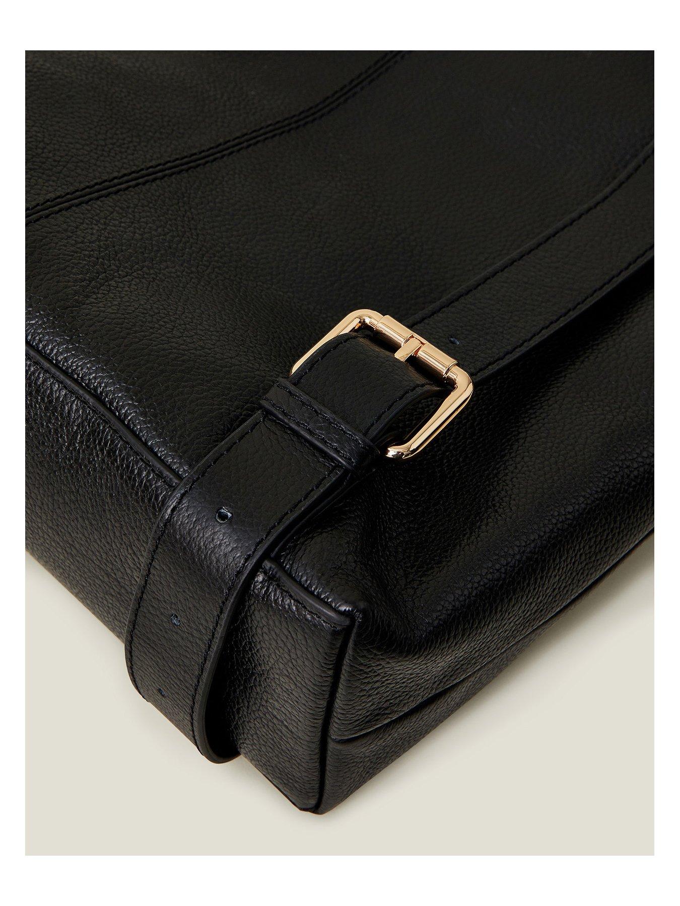 accessorize-leather-backpack-blackoutfit