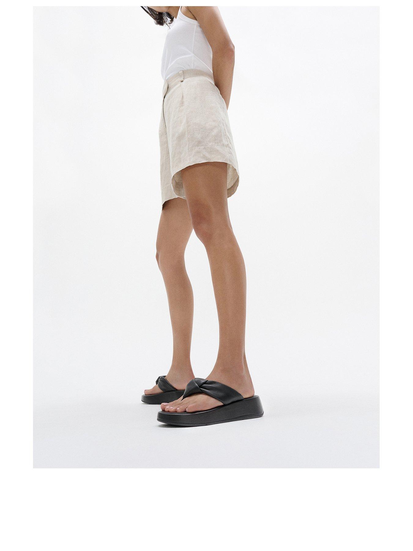 fitflop-f-mode-knot-soft-leather-flatform-toe-post-sandals-all-blackstillFront