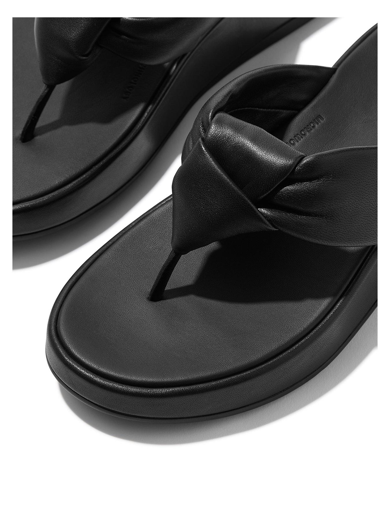 fitflop-f-mode-knot-soft-leather-flatform-toe-post-sandals-all-blackoutfit