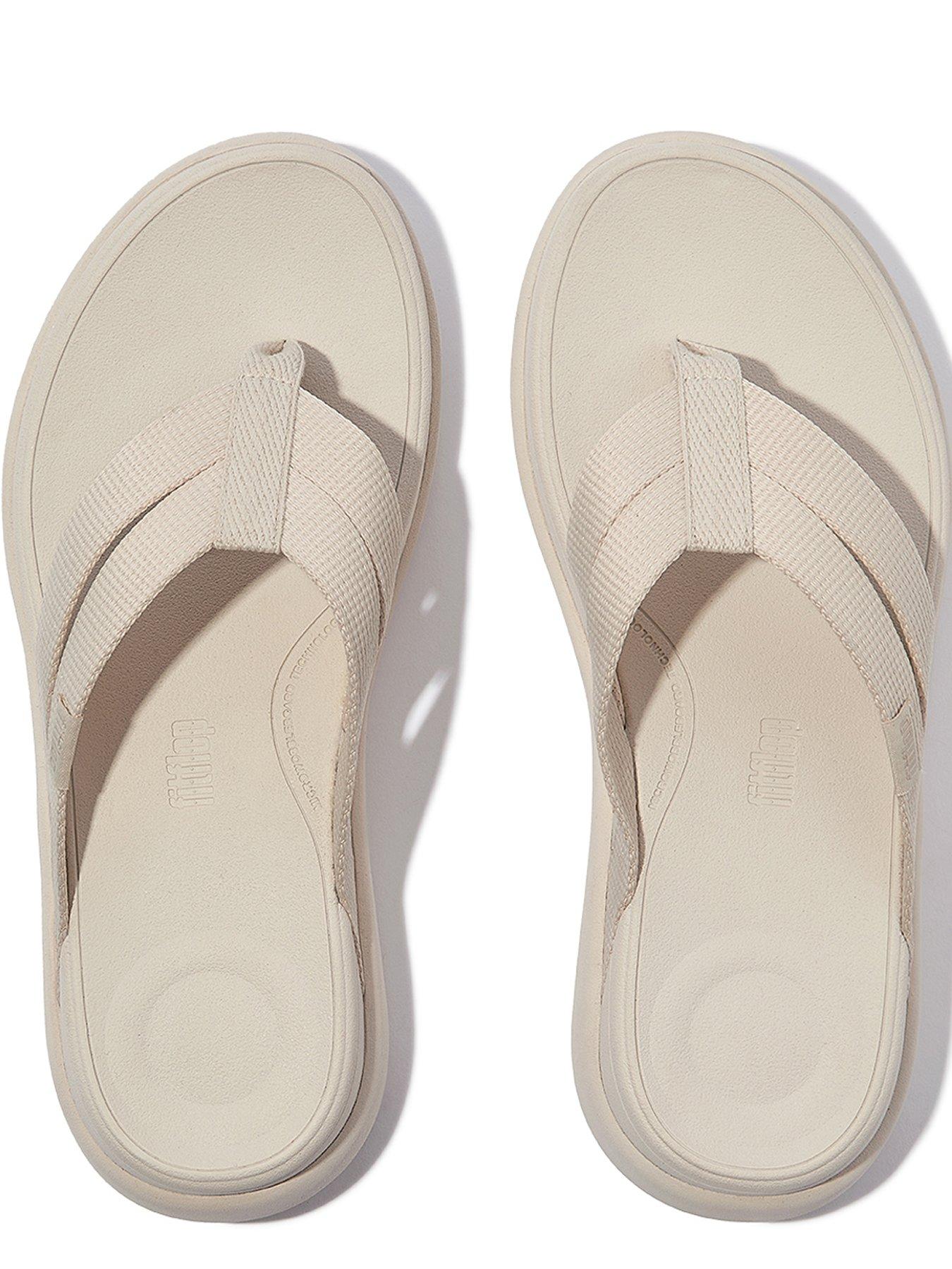 fitflop-f-mode-go-webbing-flatform-strappy-flip-flops-beigeoutfit