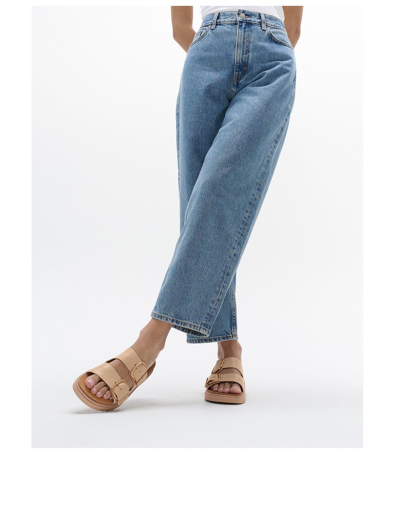 fitflop-gen-ff-buckle-two-bar-leather-slides-classic-beigestillFront