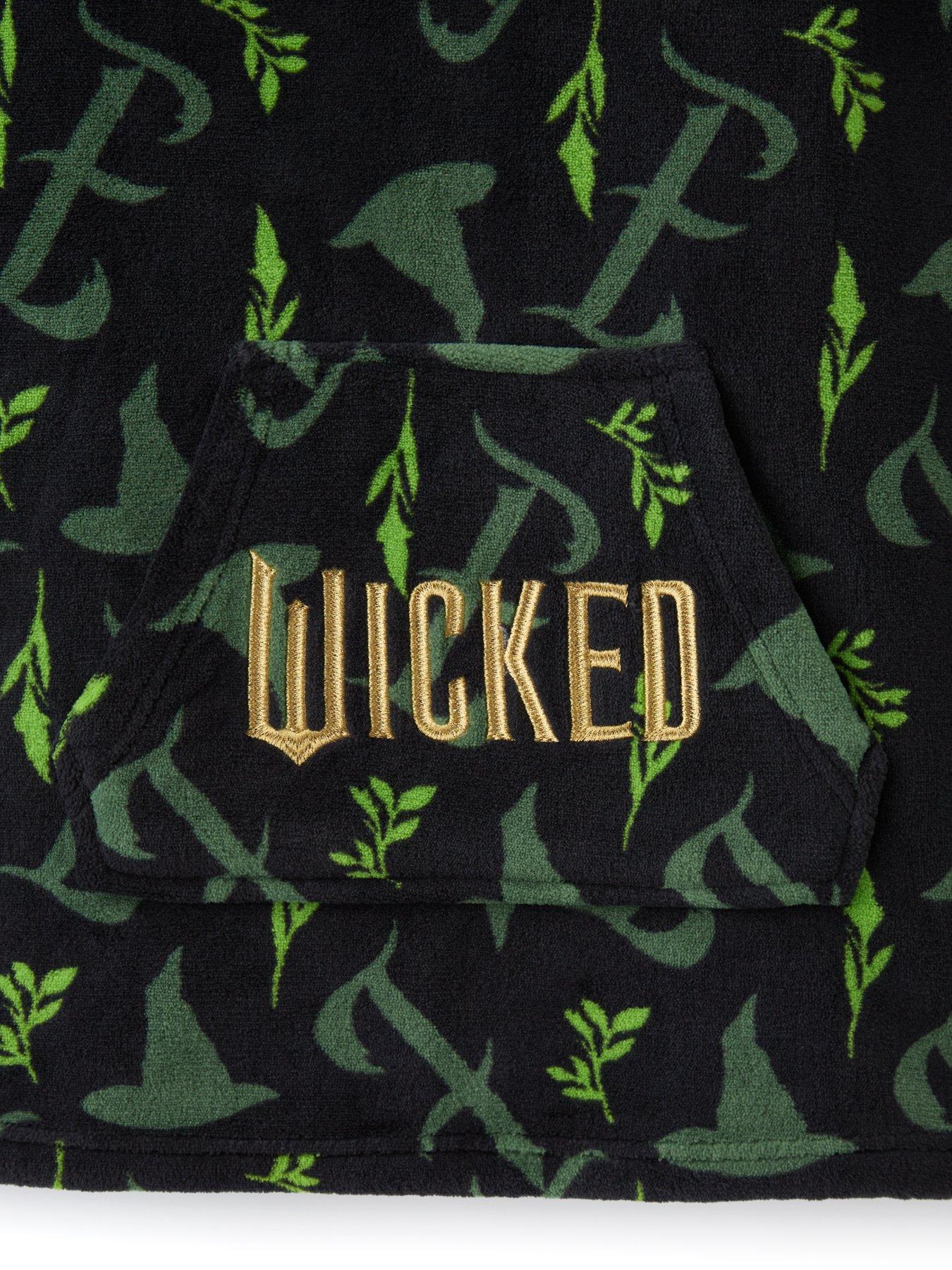 wicked-elphaba-hooded-blanket-greenoutfit