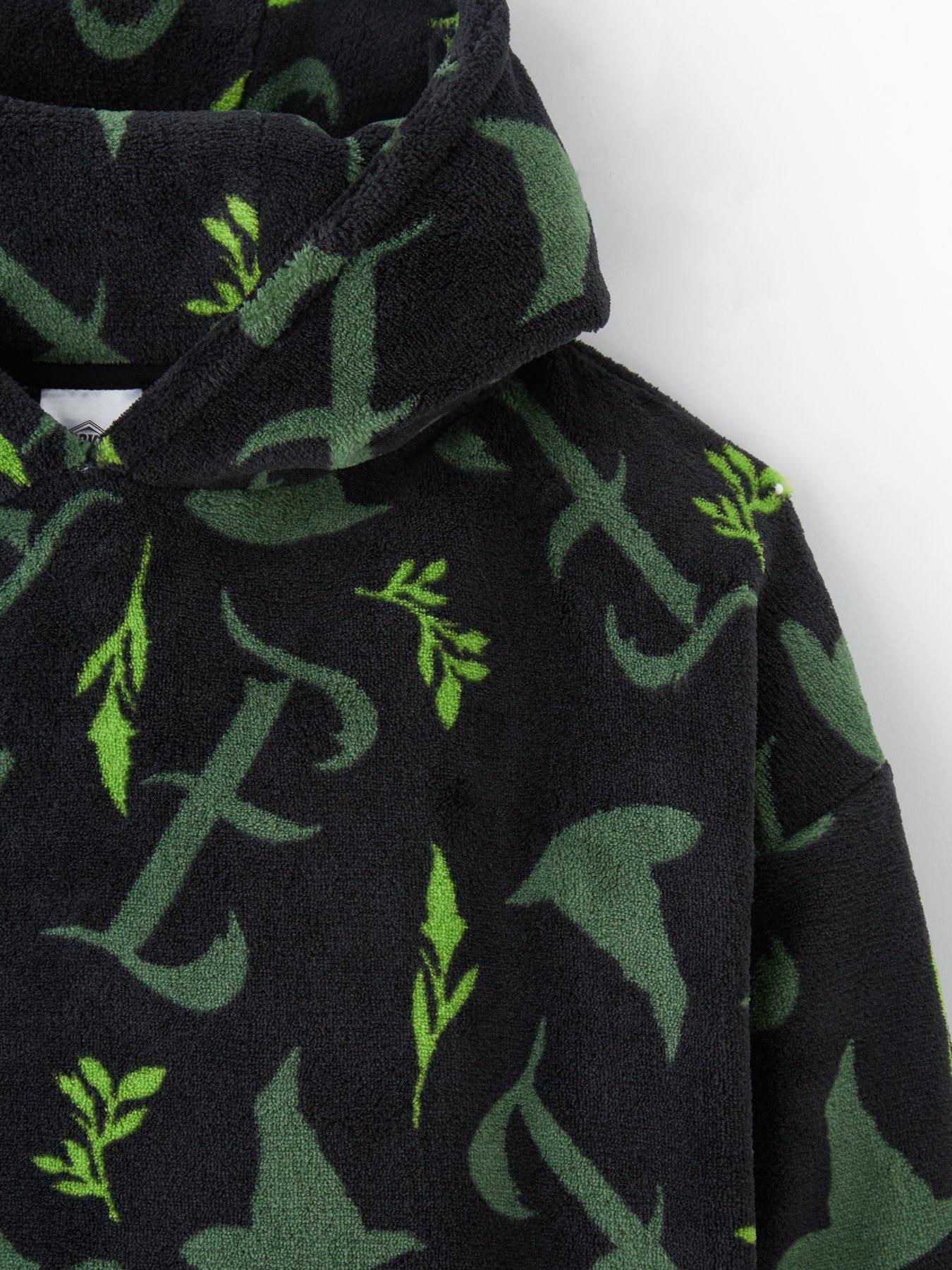 wicked-elphaba-hooded-blanket-greendetail