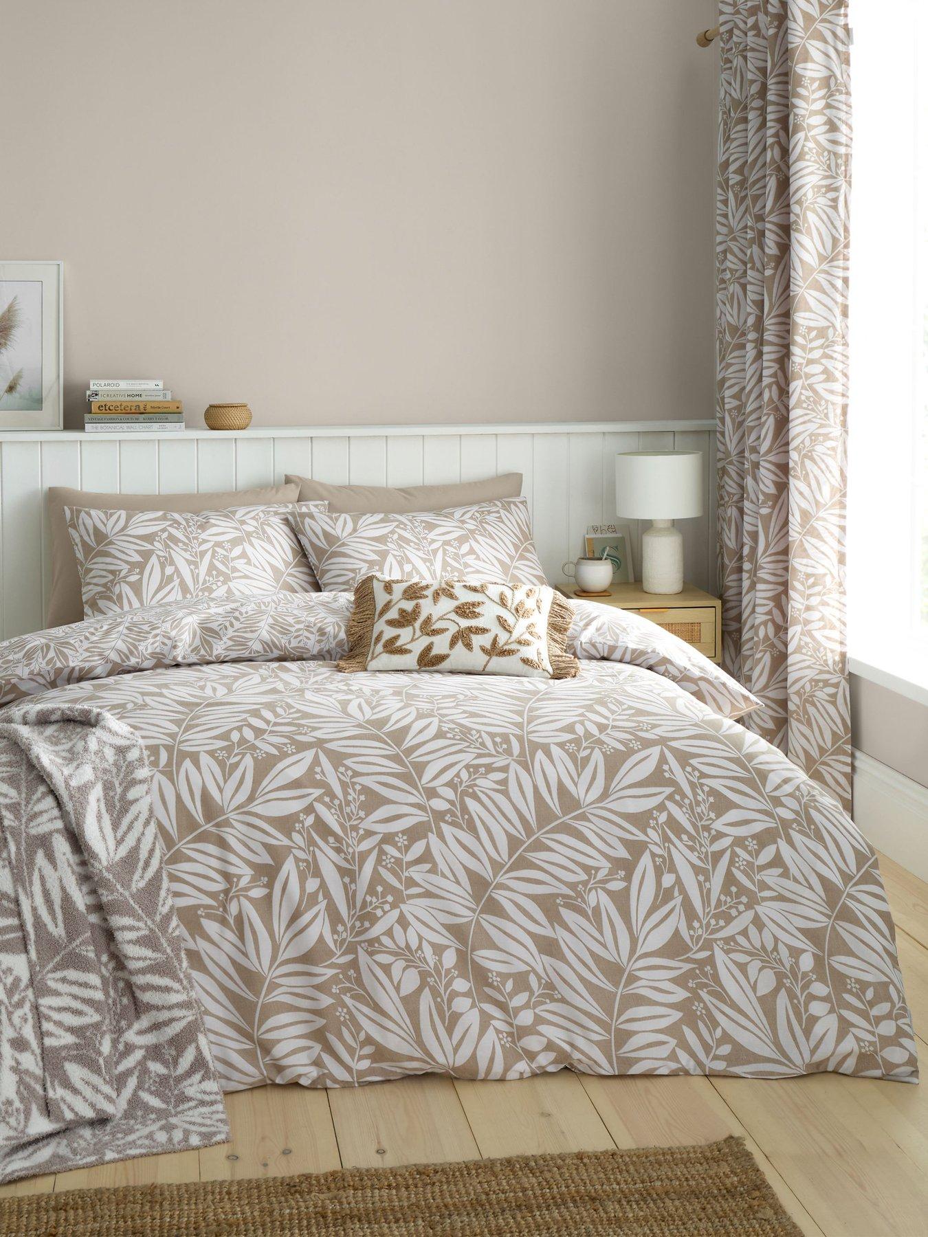 catherine-lansfield-sorrel-leaf-duvet-cover-set-in-natural