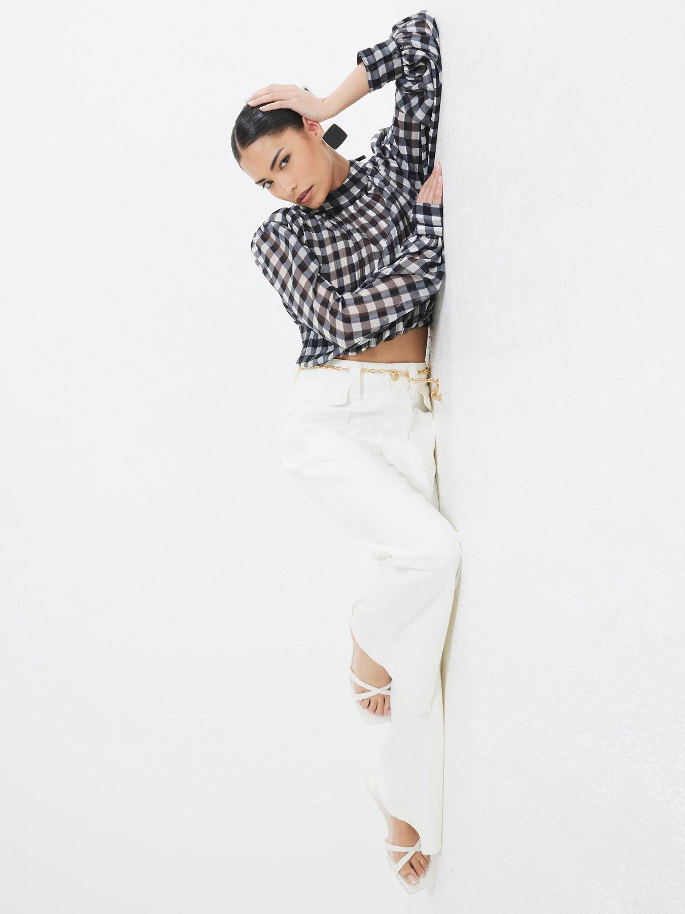 ri-petite-high-rise-relaxed-flared-jeans-whiteoutfit