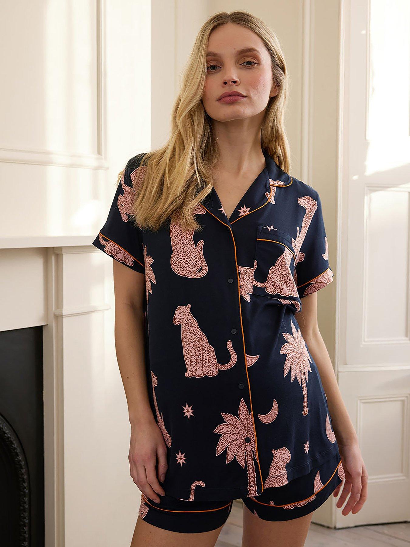 undefined Chelsea Peers Maternity Short Sleeve Revere And Short Pyjama Set - Abstract Shapes Leopards