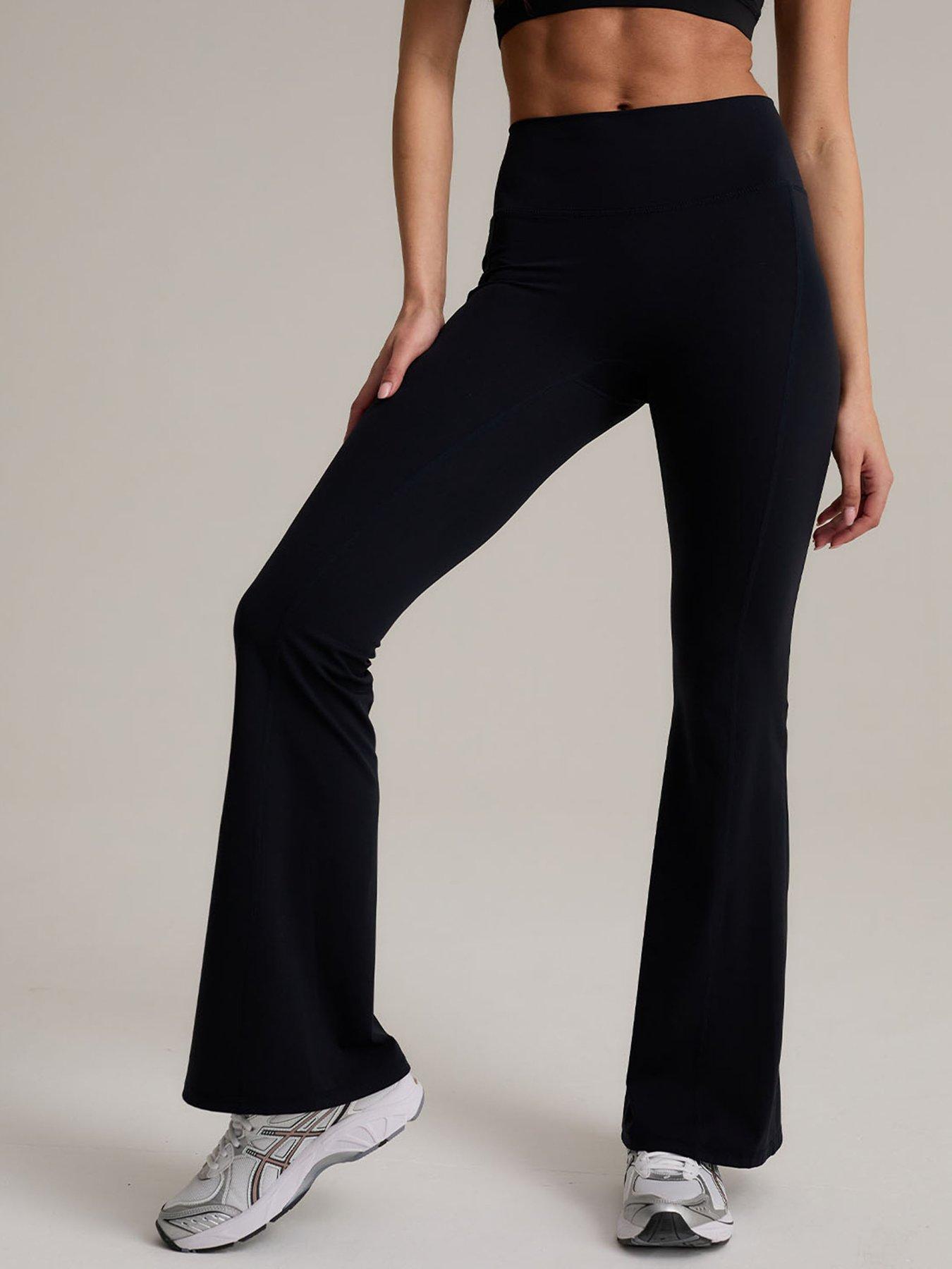Image 3 of 5 of CHELSEA PEERS Flared Leggings - Plain Black