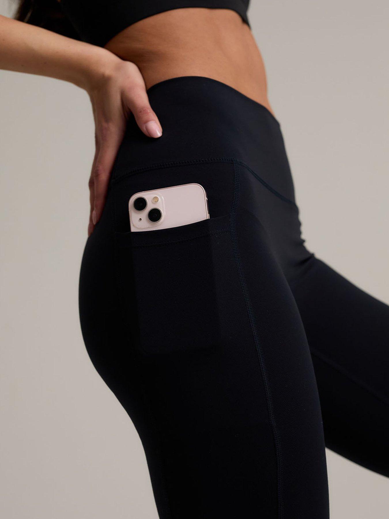 Image 5 of 5 of CHELSEA PEERS Flared Leggings - Plain Black