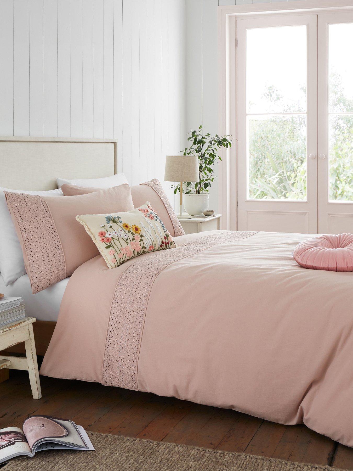 catherine-lansfield-broderie-anglaise-duvet-set-blush