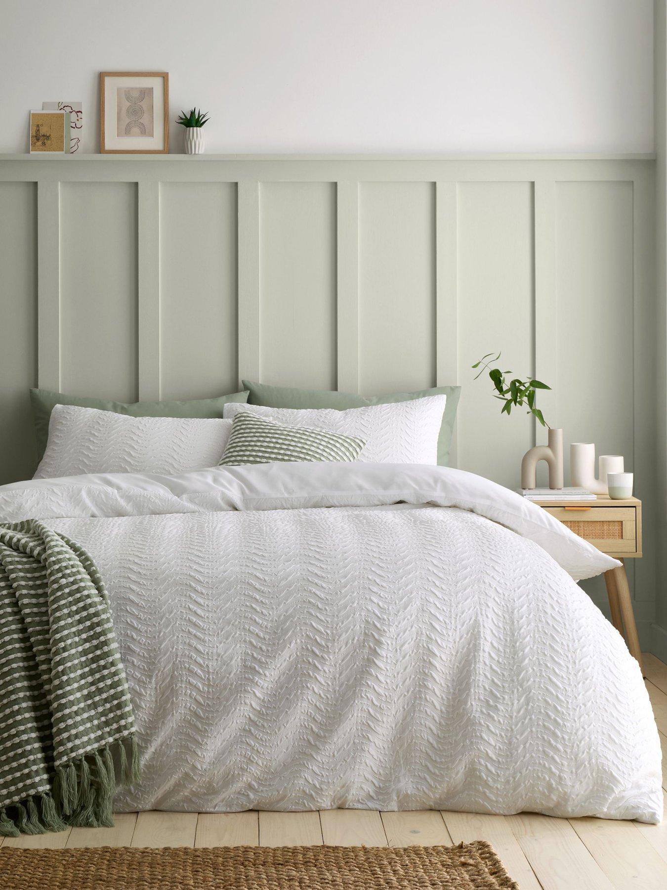 catherine-lansfield-heatset-wave-duvet-set-white
