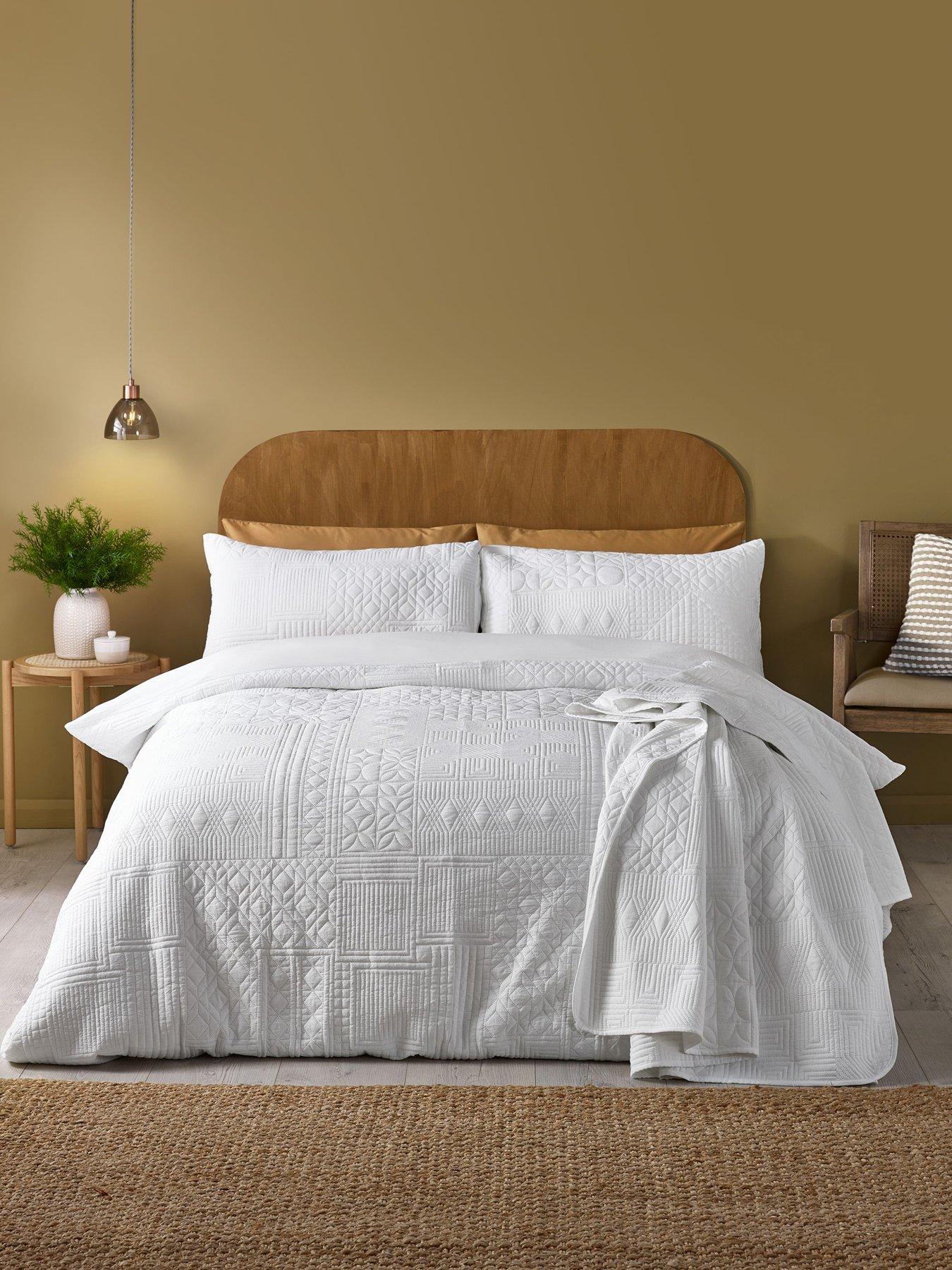 catherine-lansfield-folkstone-geo-duvet-cover-set-white