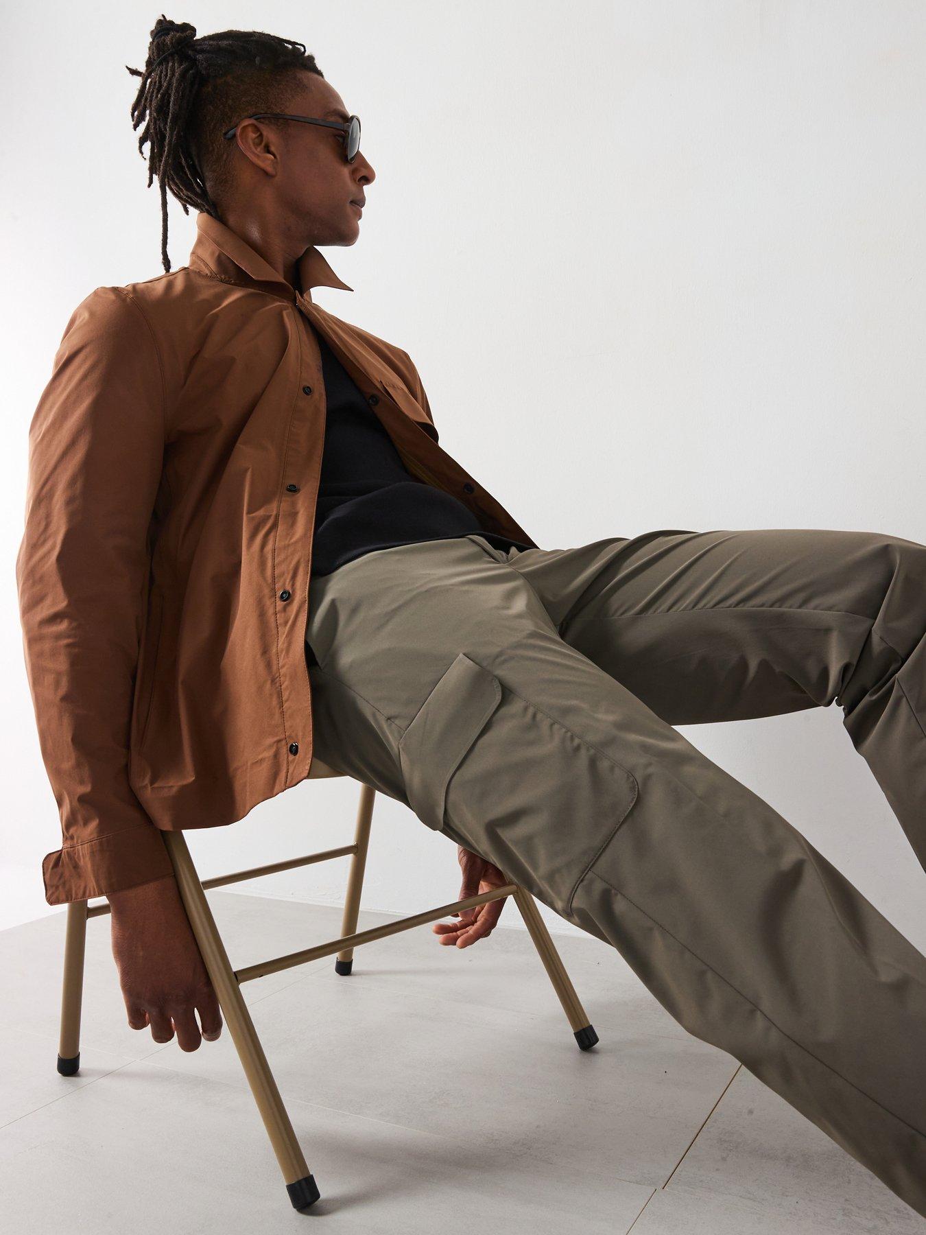 mango-ozen-performance-lightweight-cargo-trousers-greendetail