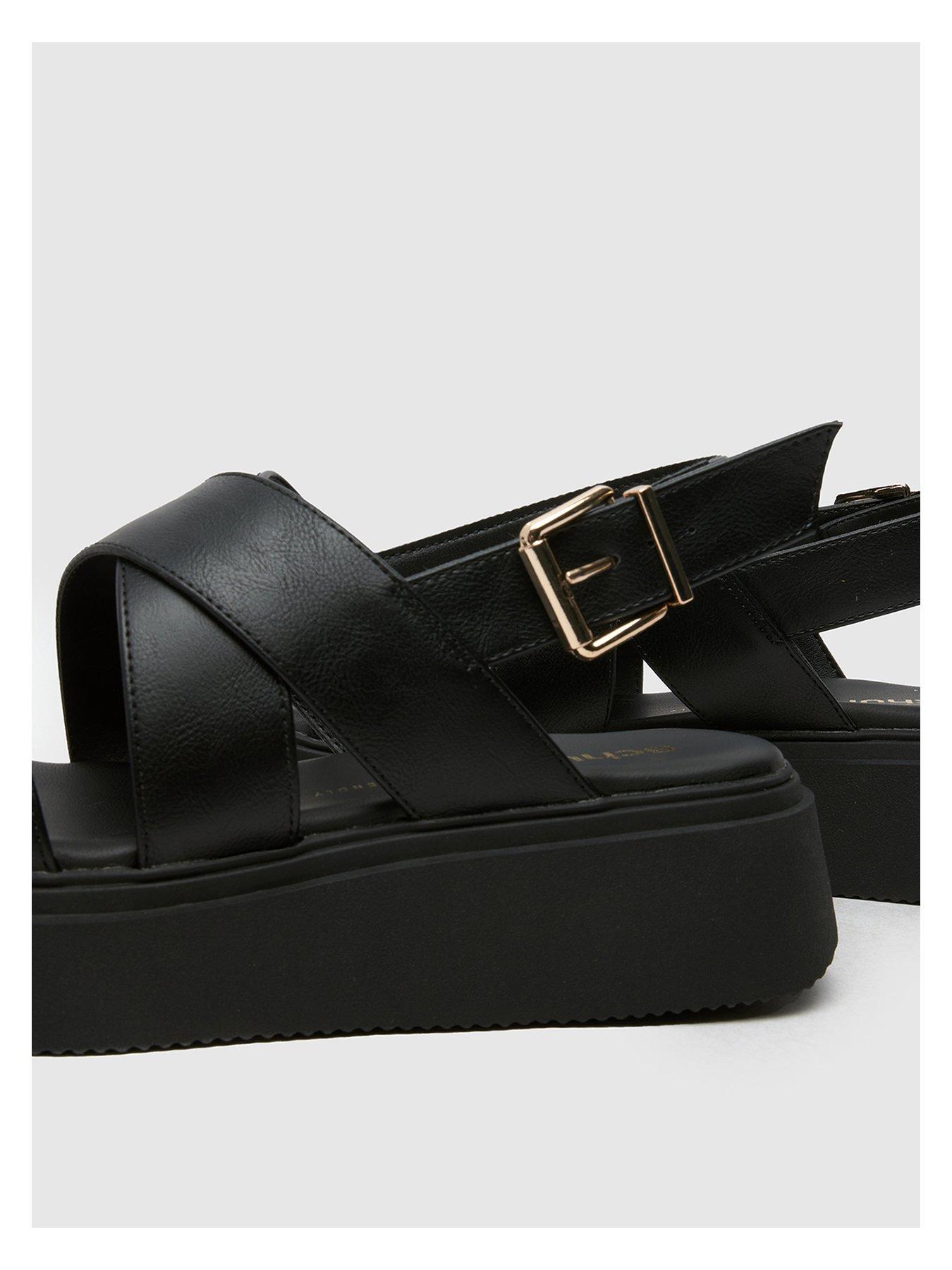 schuh-tamia-chunky-flatform-sandals-blackoutfit