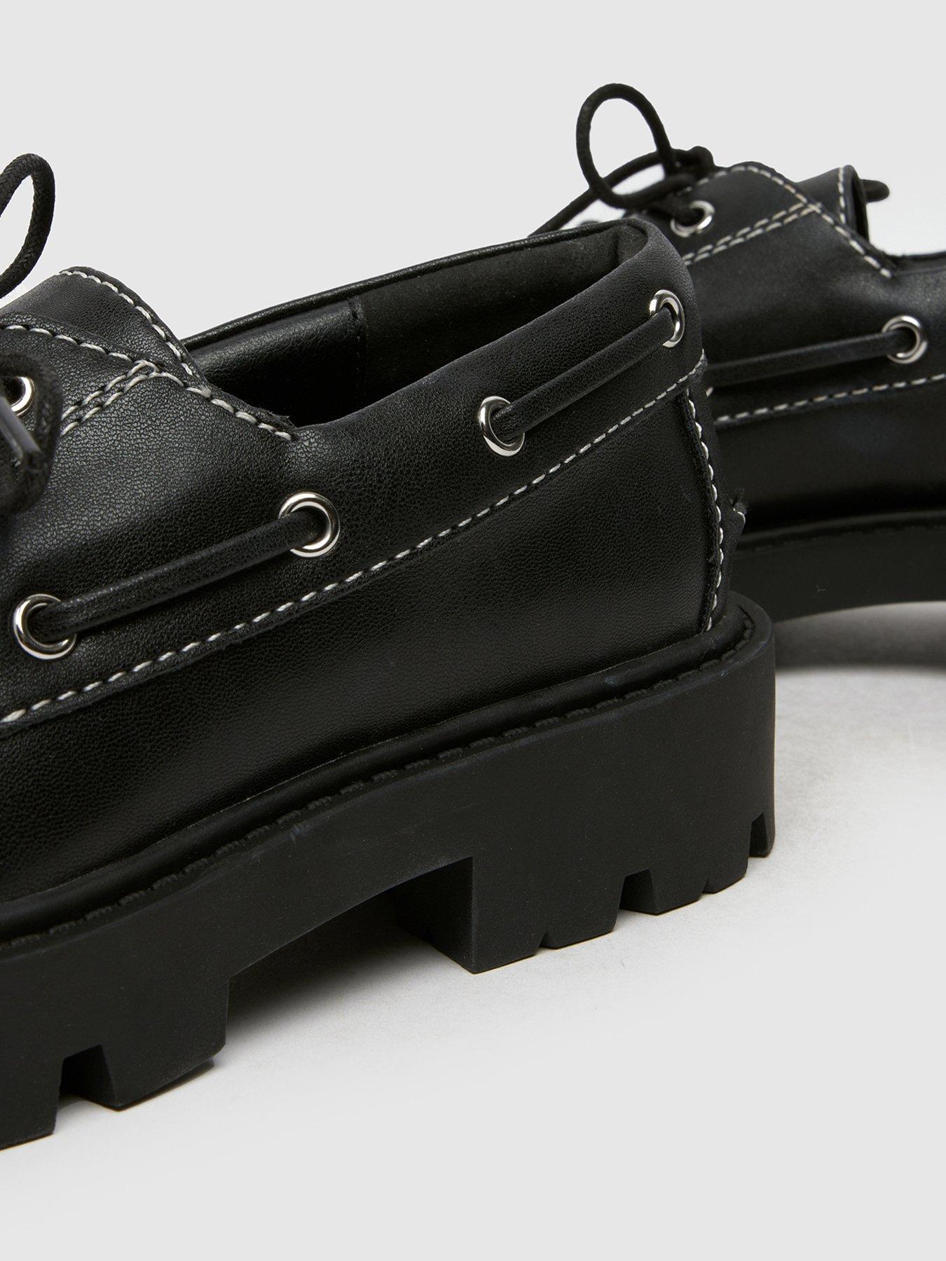 schuh-leora-boat-shoe-blackoutfit