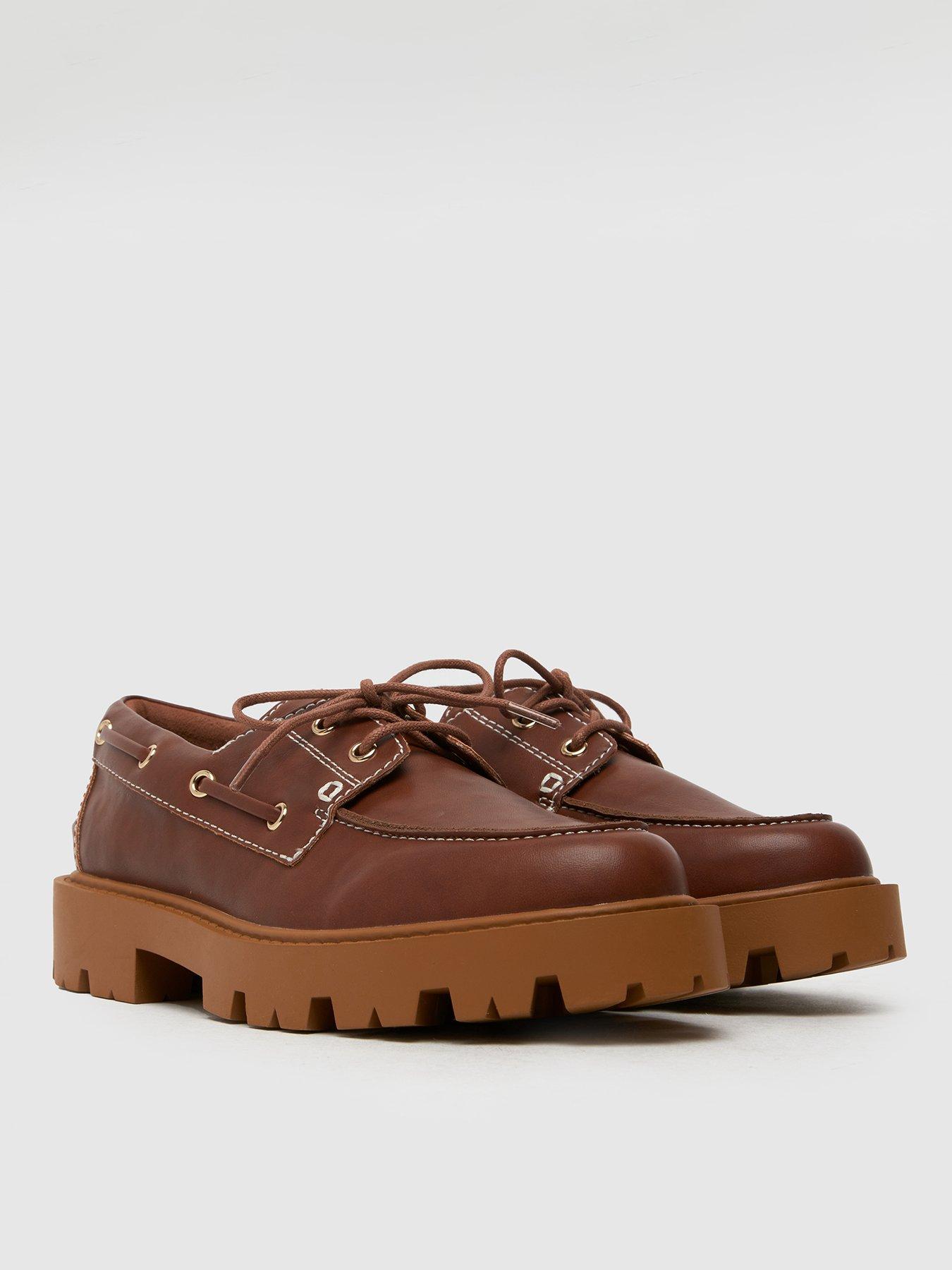 schuh-leora-boat-shoe-tanstillFront