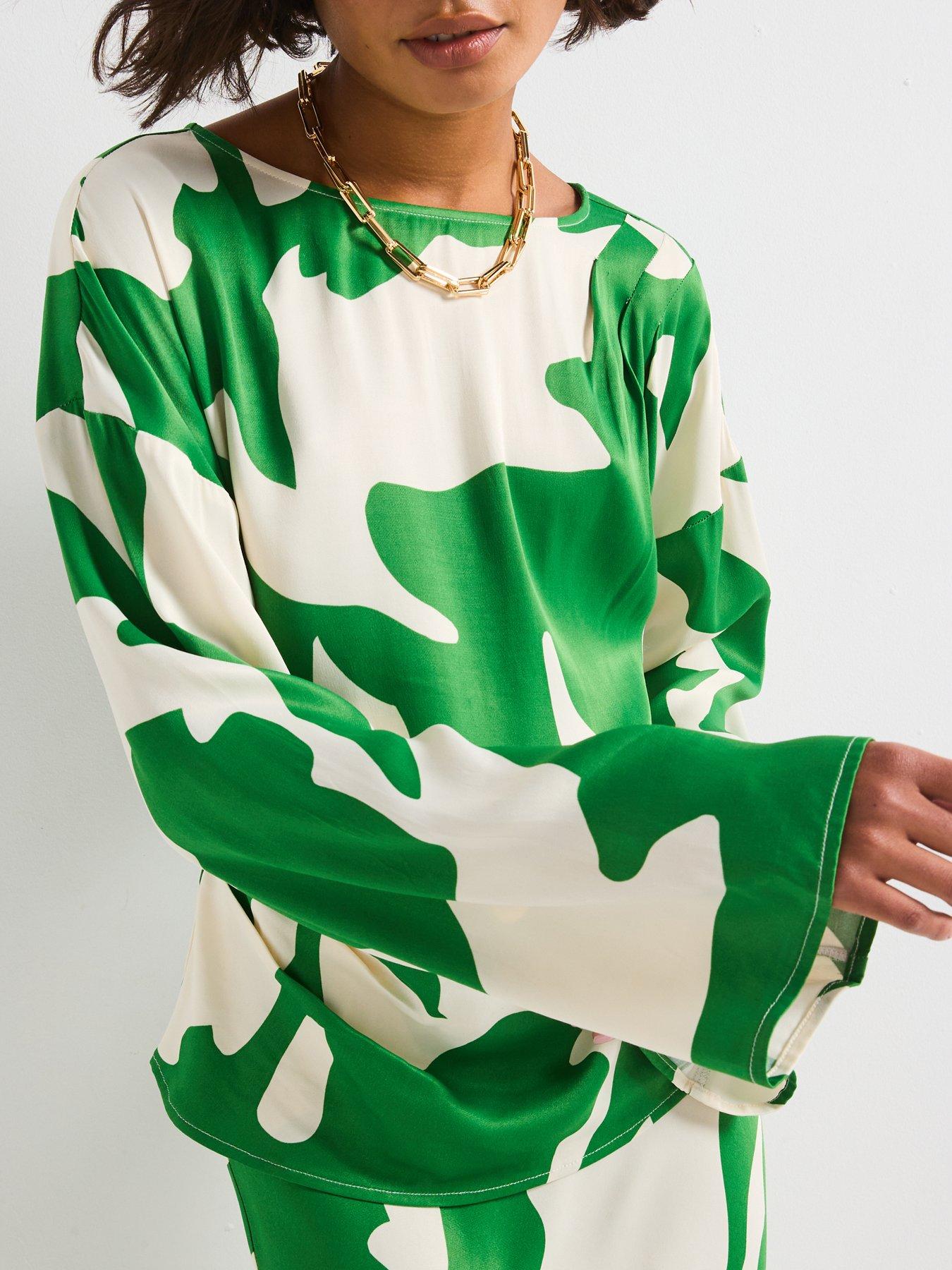 Image 5 of 6 of Rouge Printed Flare Sleeve Top - Green