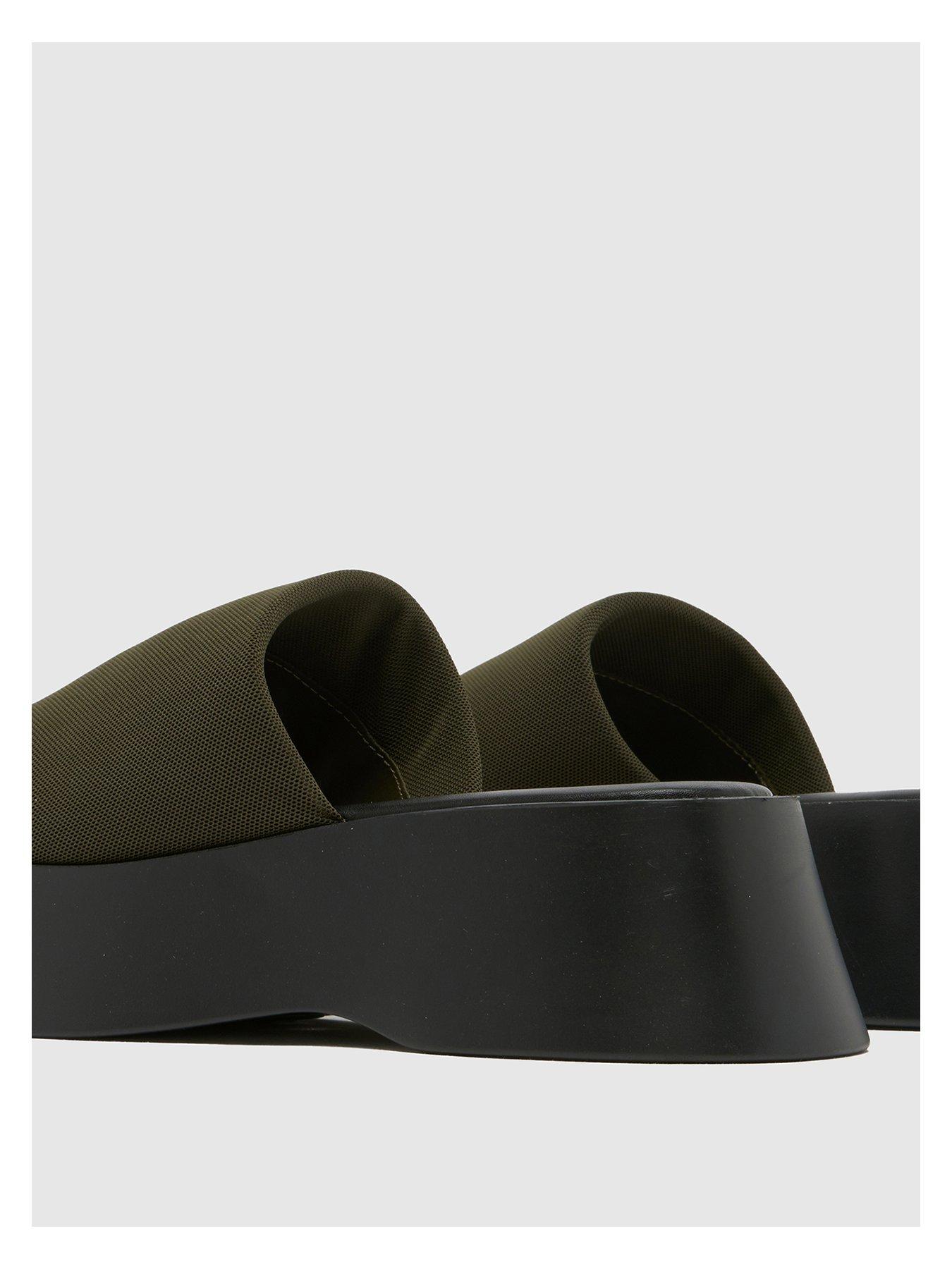 schuh-tash-chunky-slide-khakioutfit