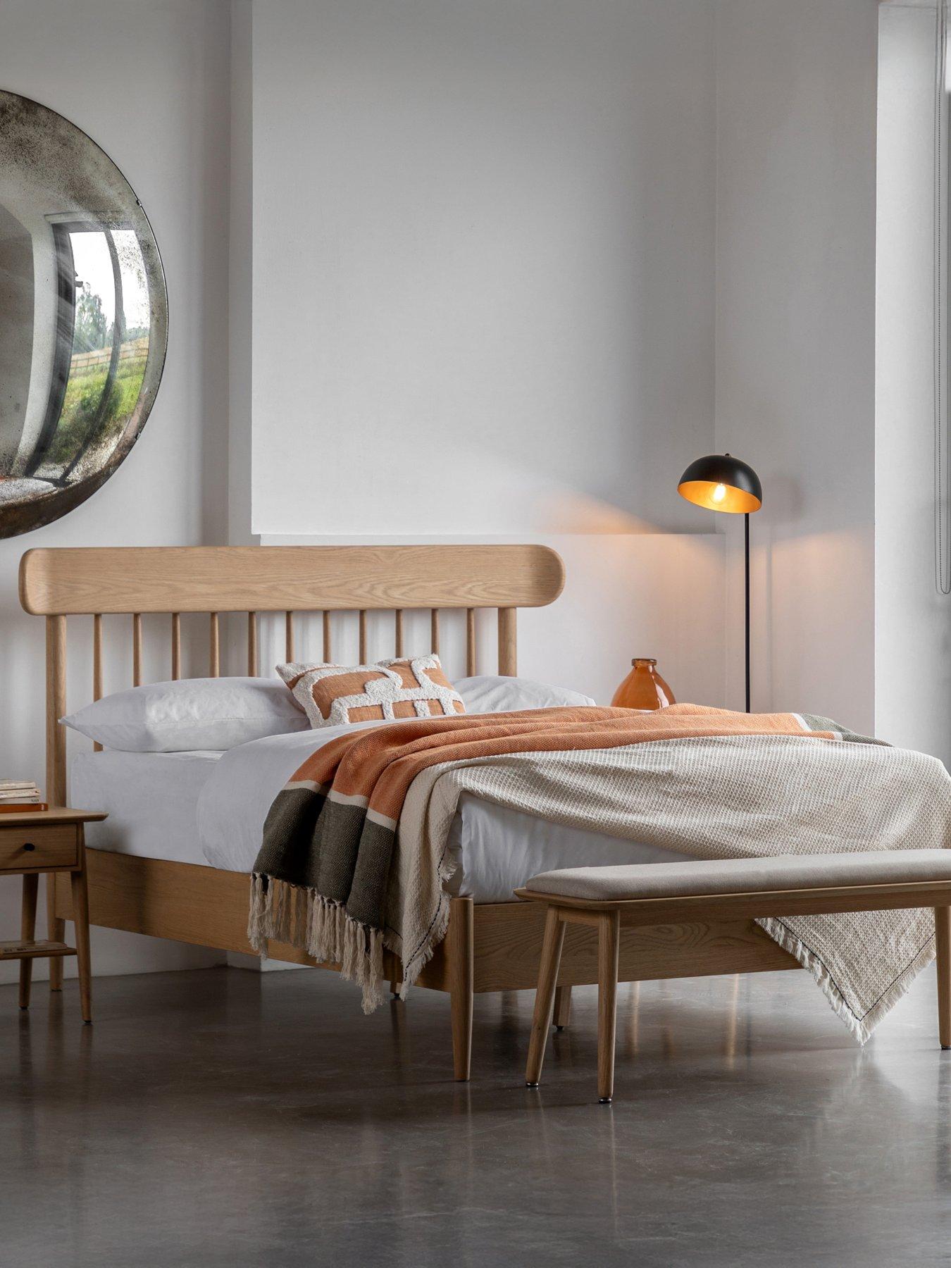 Gallery Direct Leif Spindle Bed - Natural