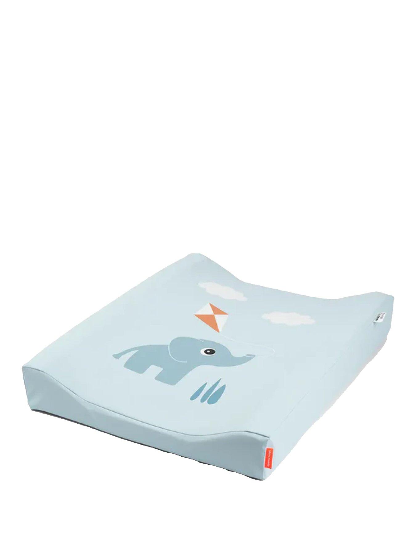 done-by-deer-changing-pad-easy-wipe-water-repellent-playgroundstillFront