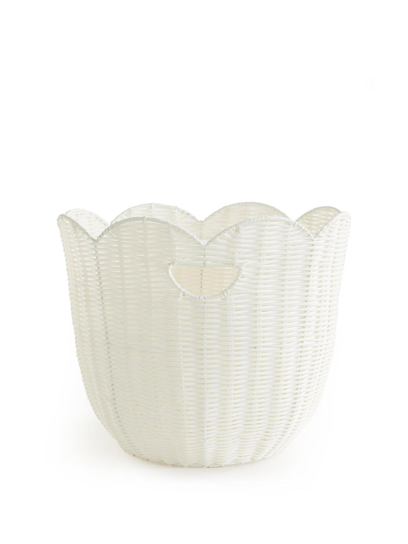the-very-collection-scallop-round-basket-37cmstillFront