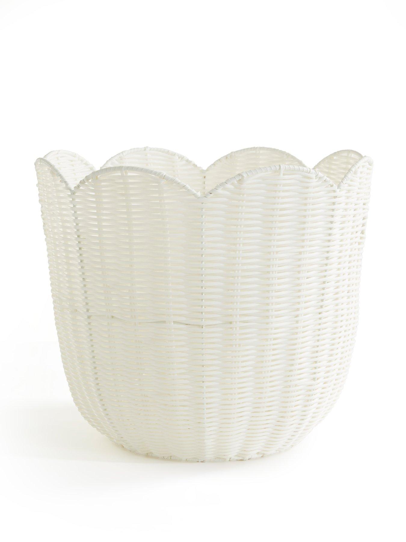 the-very-collection-scallop-round-basket-37cmback