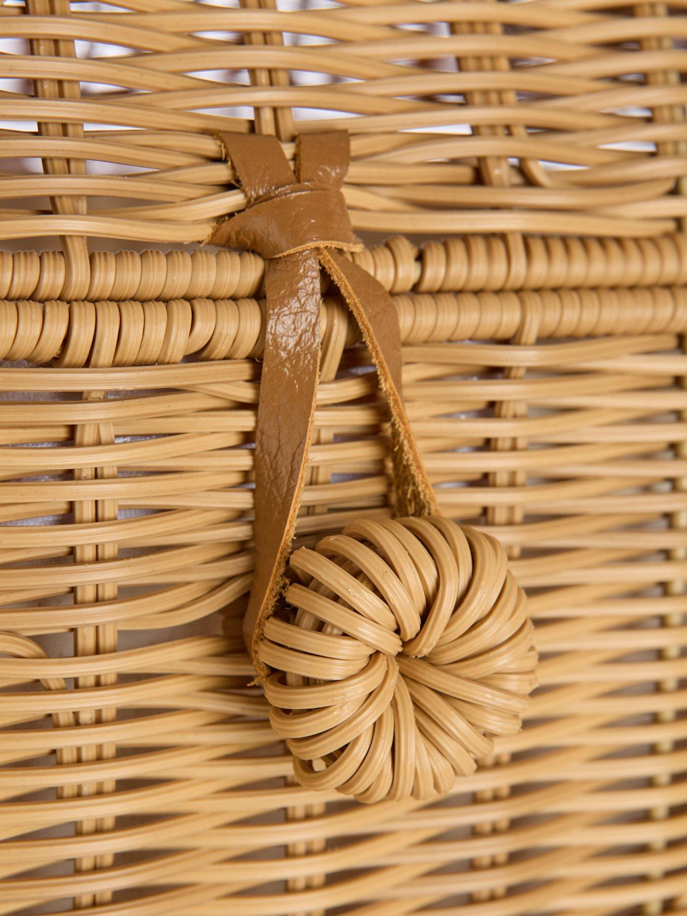 Image 5 of 7 of The Very Collection Scallop Chest Laundry Basket