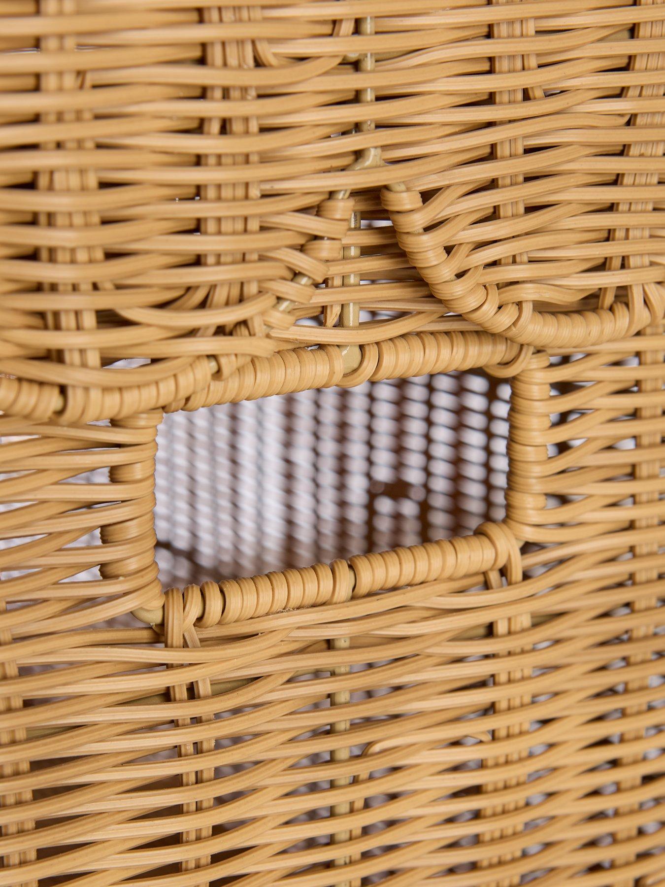the-very-collection-large-scalloped-polyrattan-storage-chestoutfit