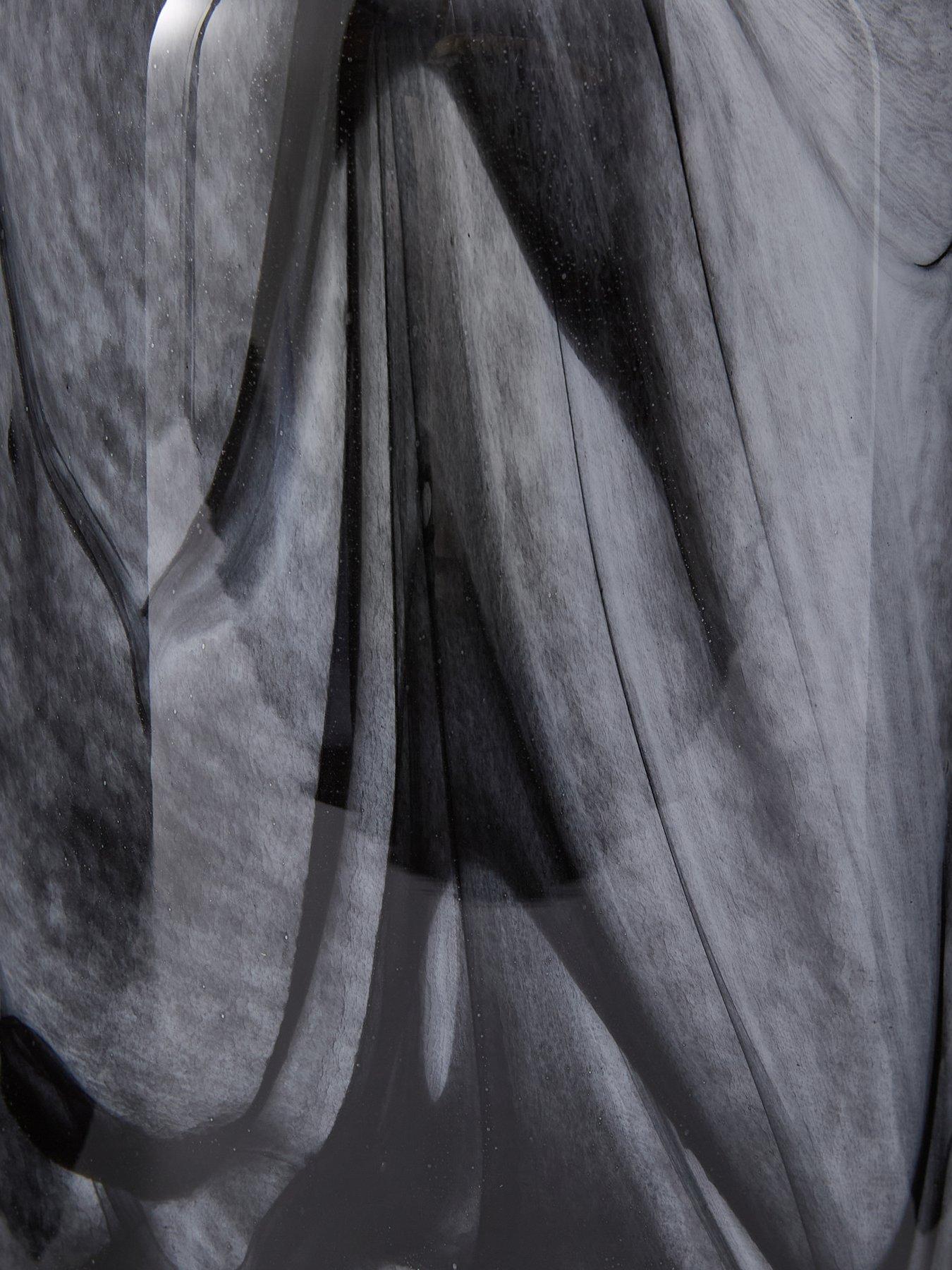 the-very-collection-marble-effect-vasedetail