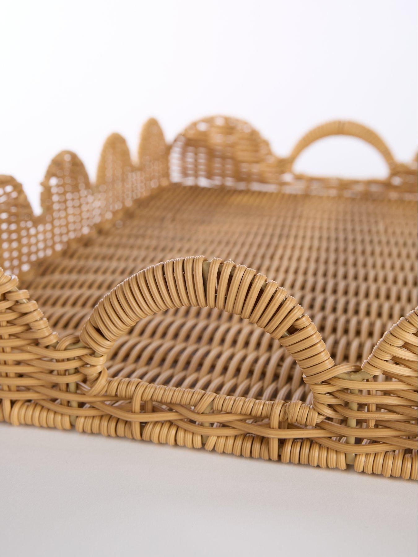 the-very-collection-scallop-rectangle-tray-50cmoutfit