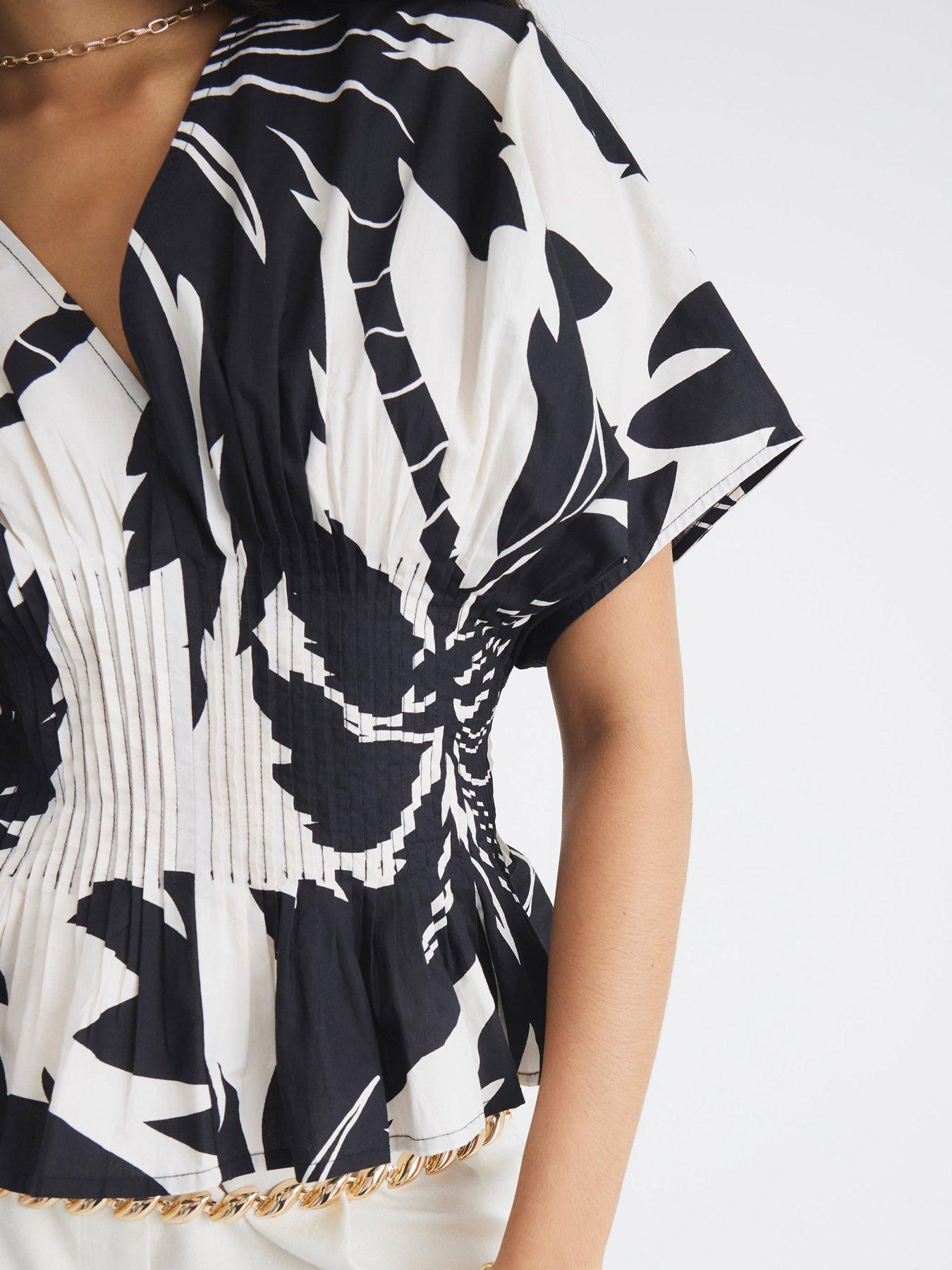 river-island-short-sleeve-poplin-shirred-top-blackdetail