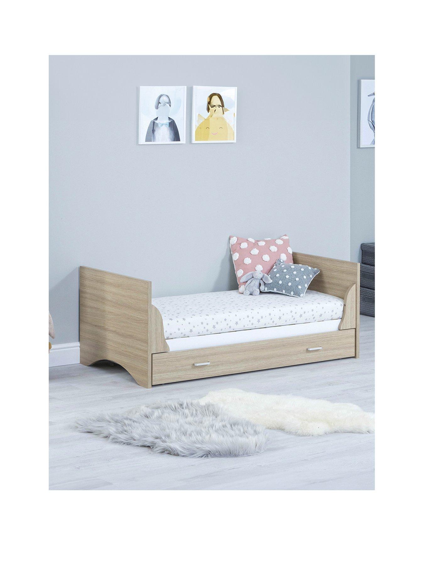babymore-veni-cot-bed-with-drawer-oak-whiteback
