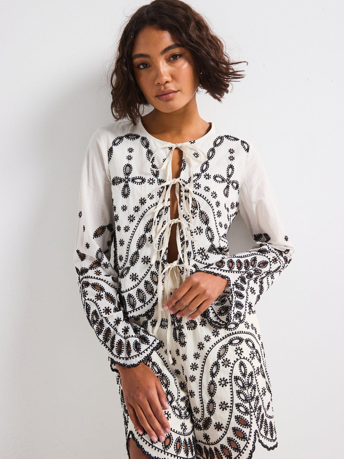 rouge-broderie-tie-front-top-whiteblackoutfit