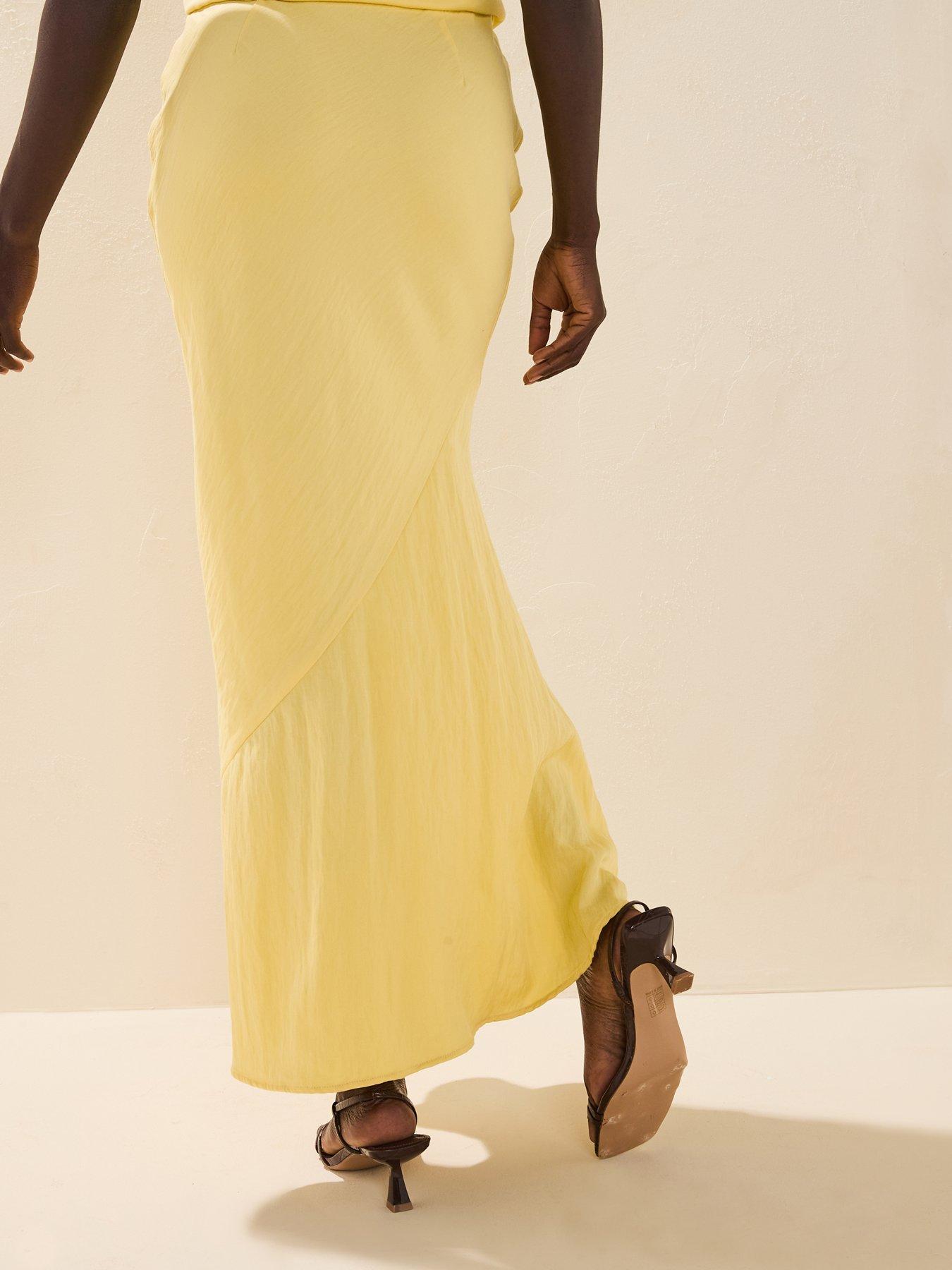 rouge-high-rise-axii-skirt-yellowstillFront
