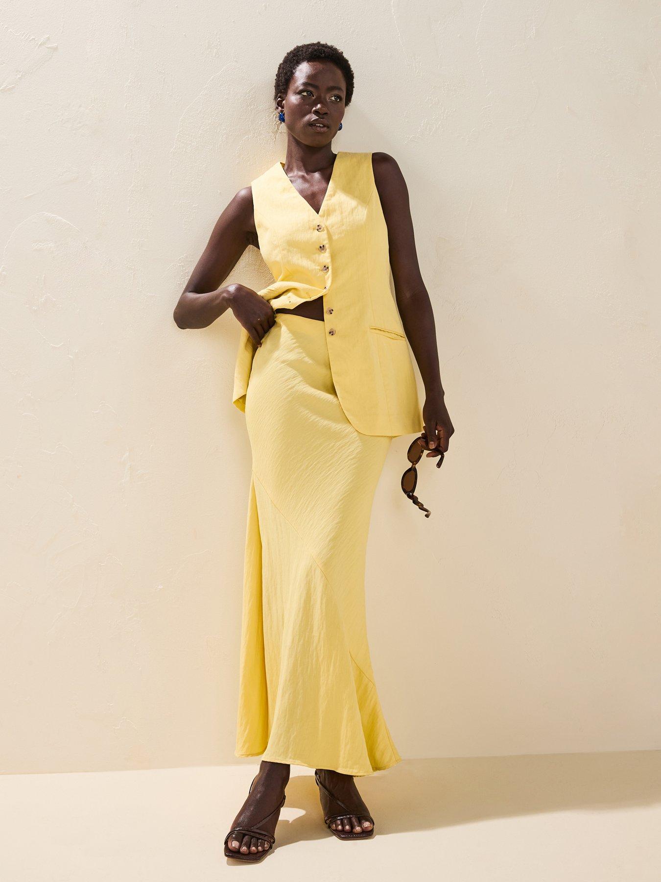 rouge-high-rise-axii-skirt-yellowback