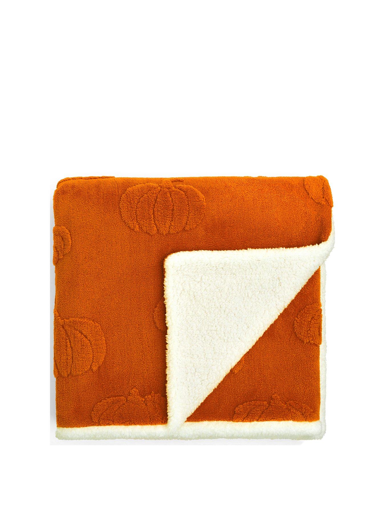 the-very-collection-pumpkin-fleece-throw-150x200cmstillFront